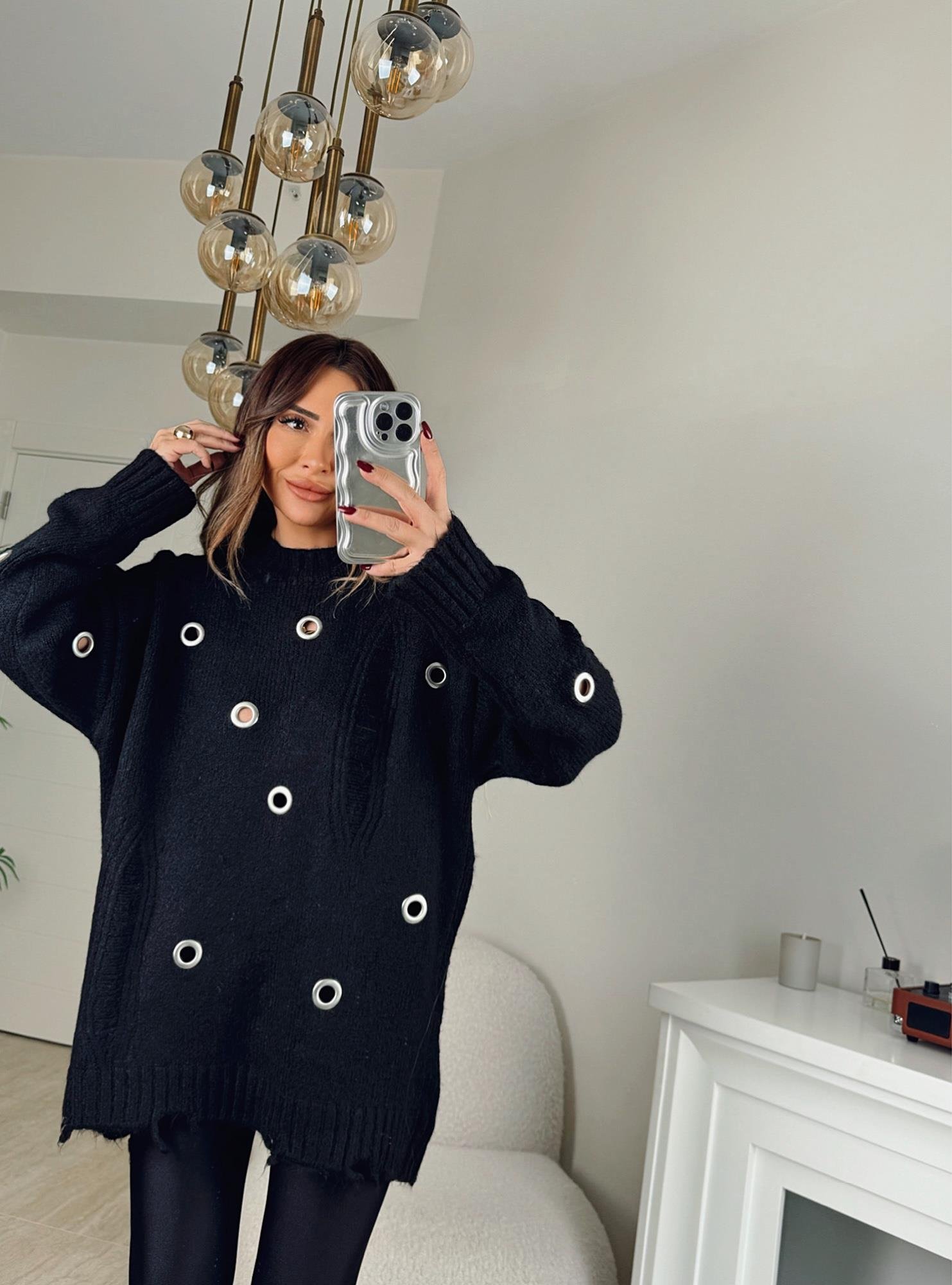 Halka Detay Yırtıklı Siyah Oversize Kazak
