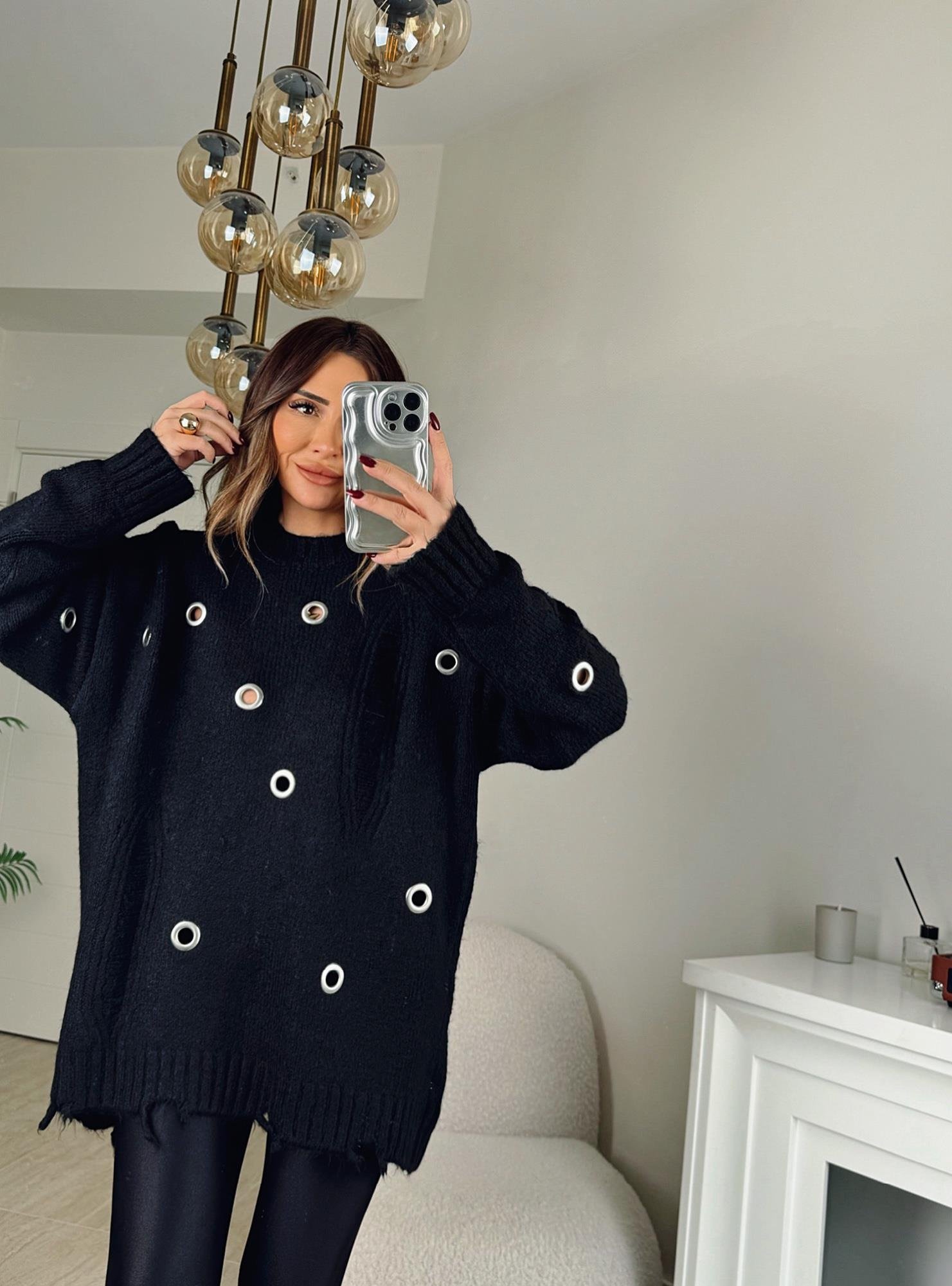 Halka Detay Yırtıklı Siyah Oversize Kazak