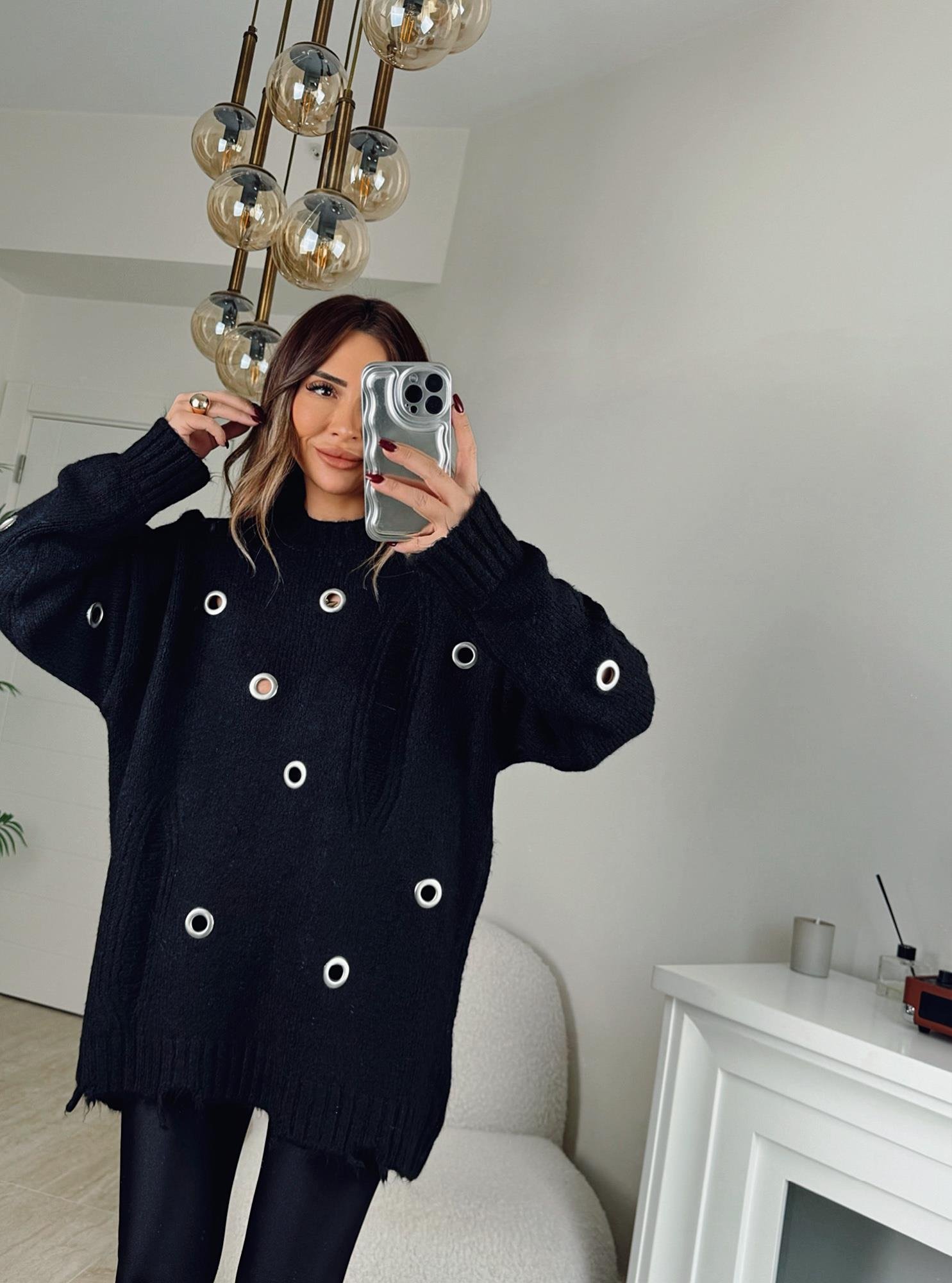 Halka Detay Yırtıklı Siyah Oversize Kazak