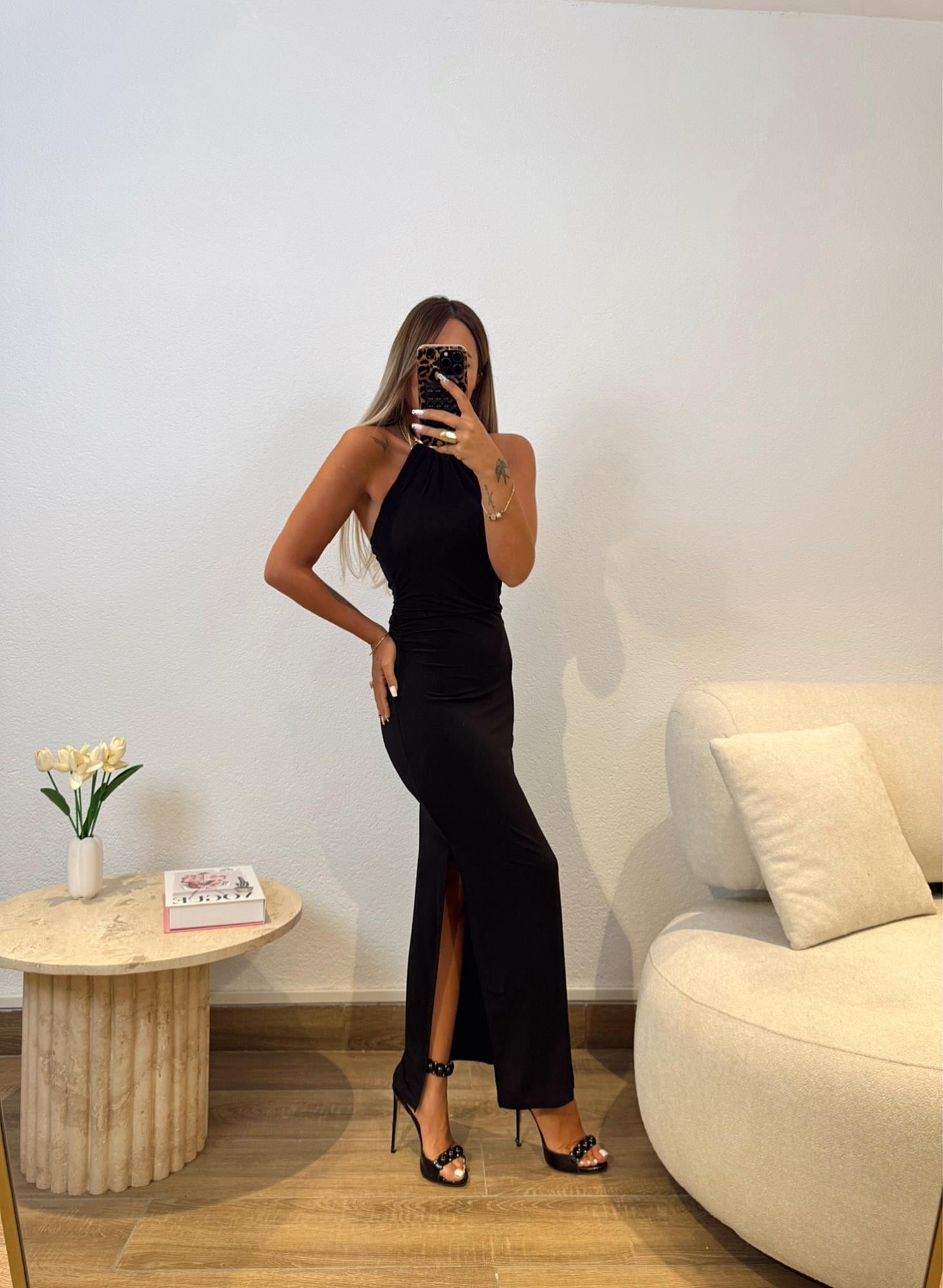 Halter Yaka Aksesuar Siyah Midi Boy Elbise