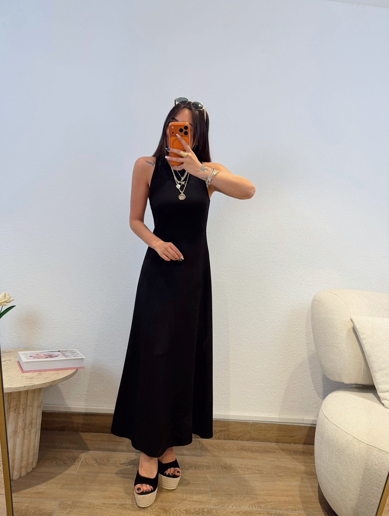 Halter Yaka İki Yanı Yırtmaçlı Siyah Midi Boy Elbise