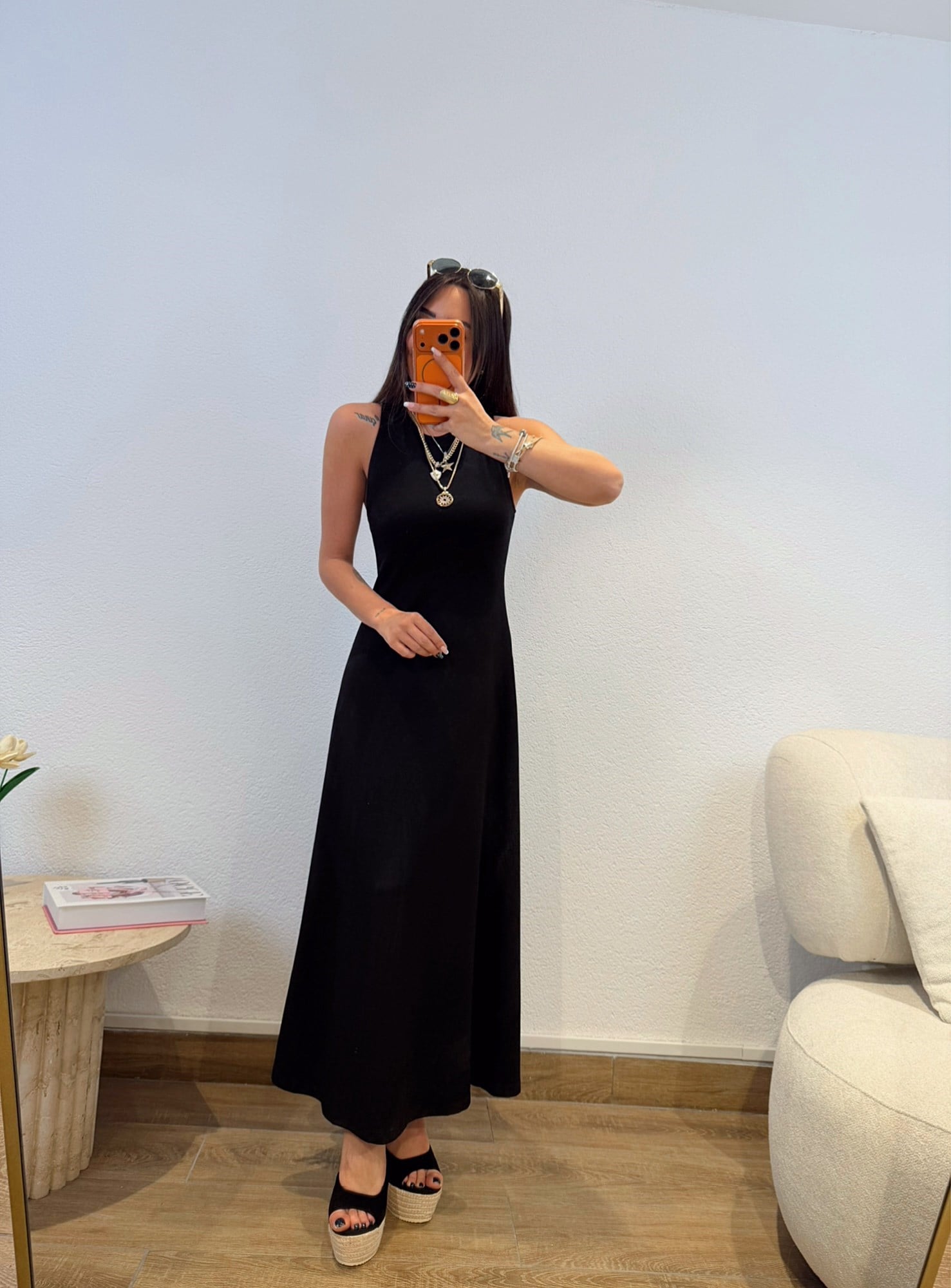 Halter Yaka İki Yanı Yırtmaçlı Siyah Midi Boy Elbise