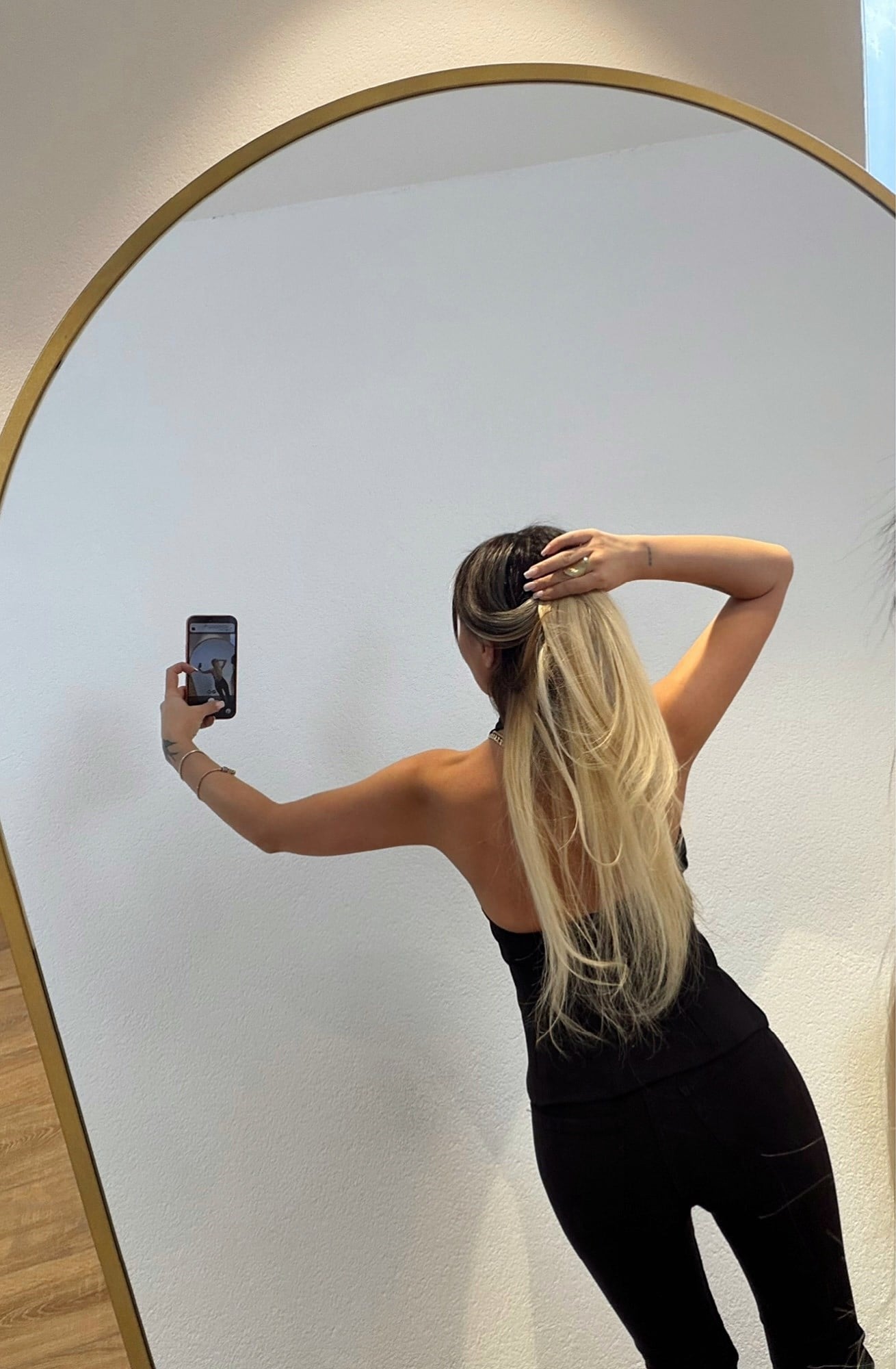 Halter Yaka Kolsuz Volanlı Siyah Bluz