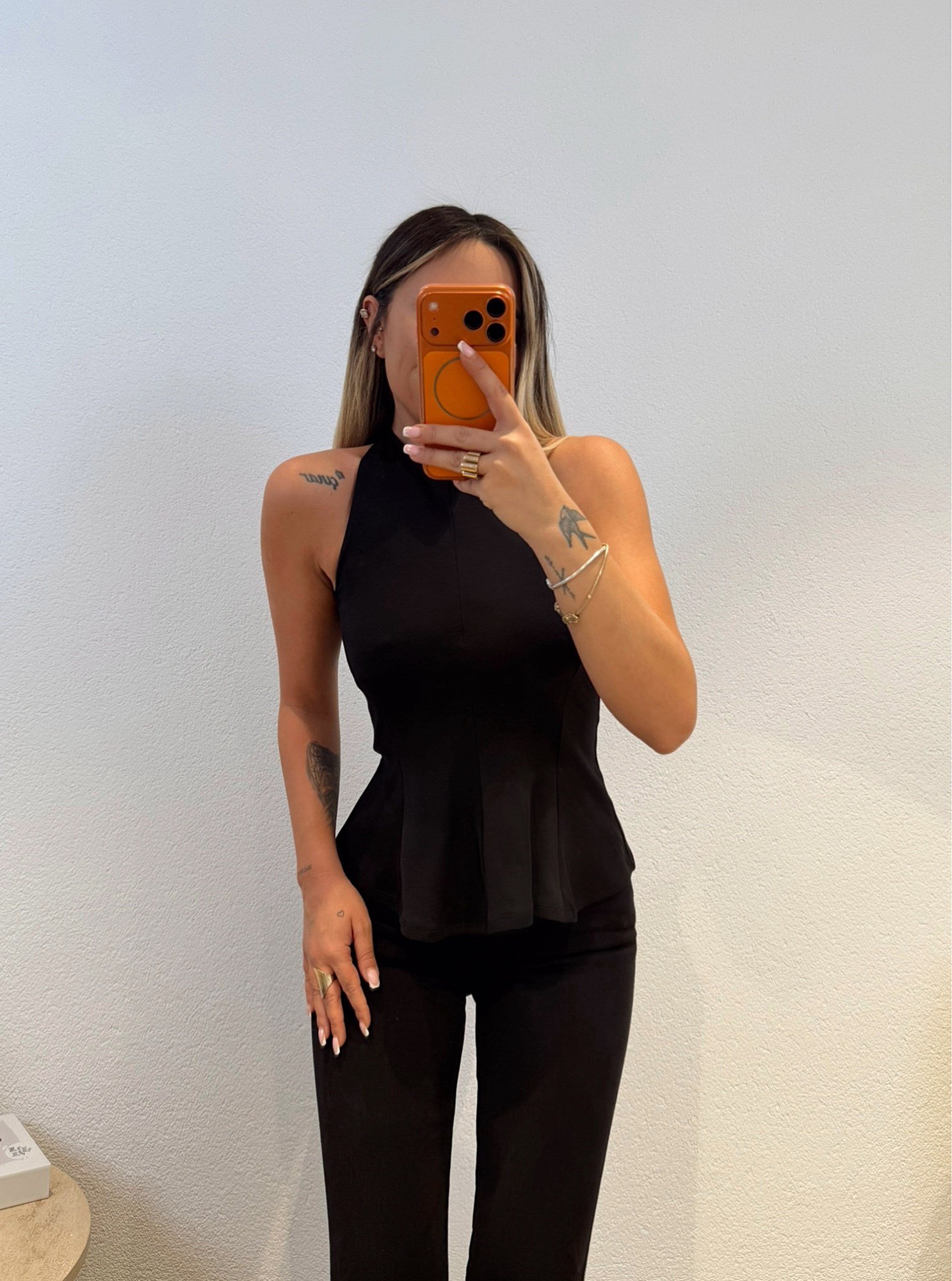 Halter Yaka Kolsuz Volanlı Siyah Bluz