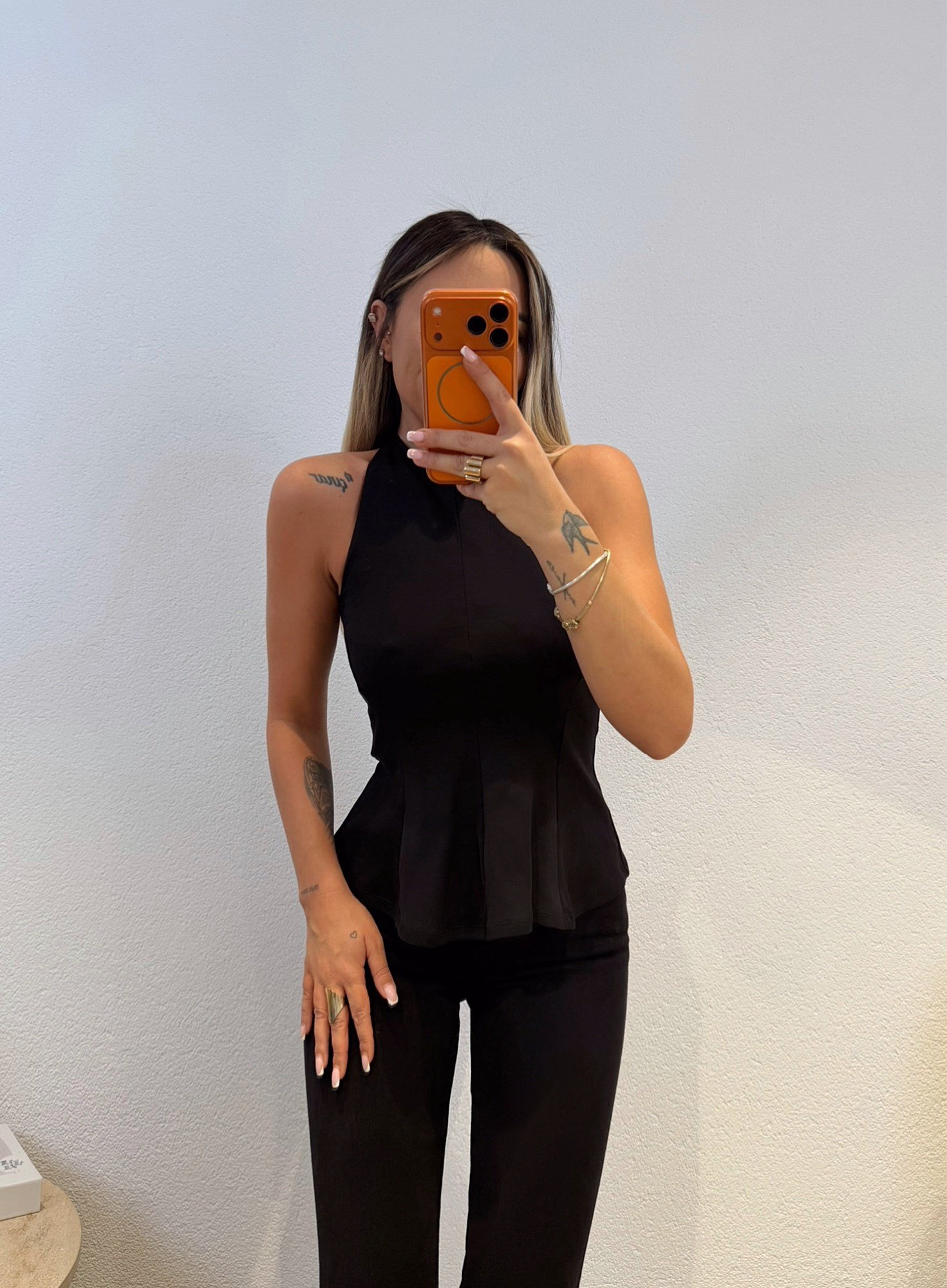 Halter Yaka Kolsuz Volanlı Siyah Bluz
