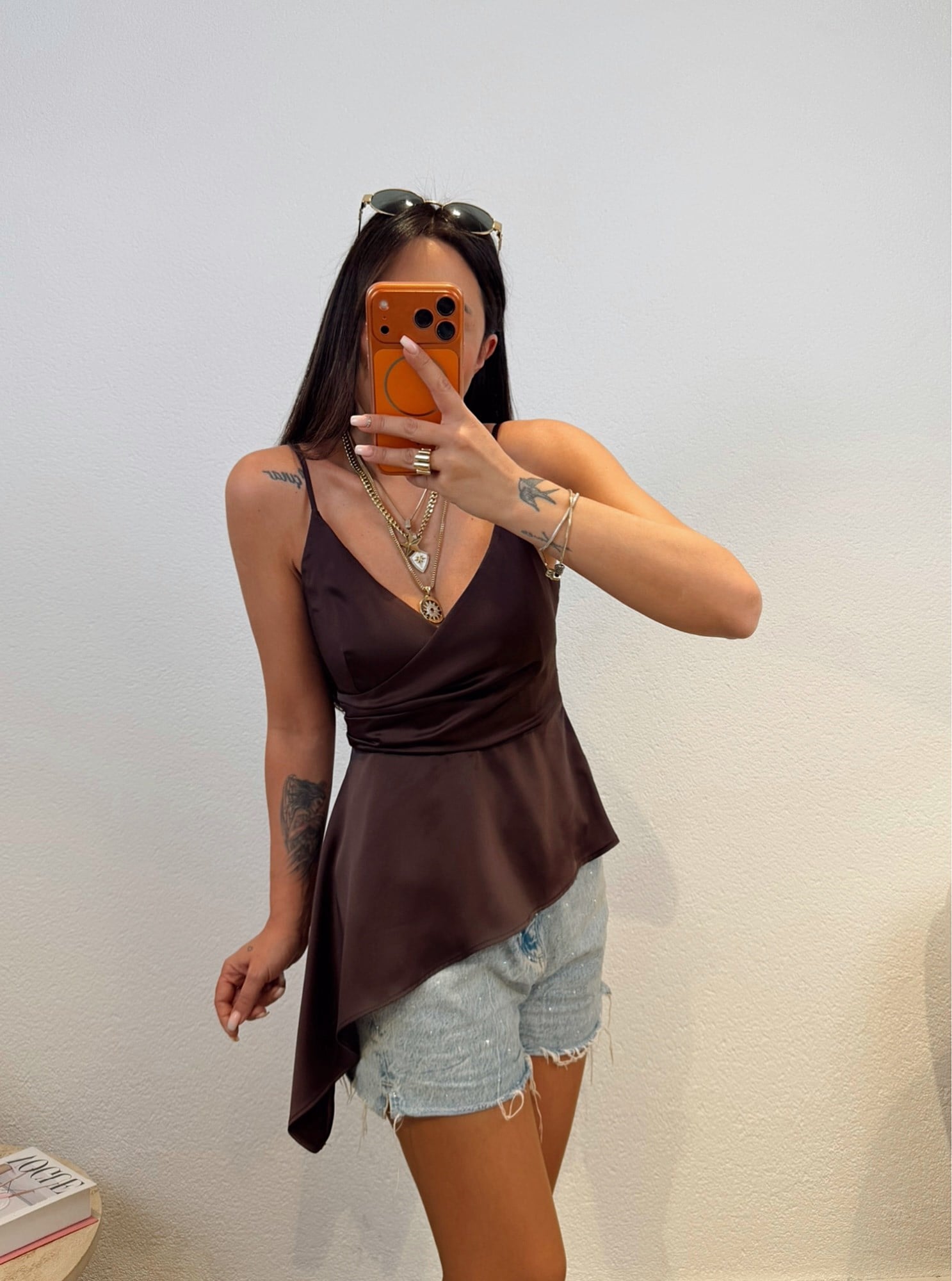 İp Askılı Asimetrik Saten Kahve Bluz