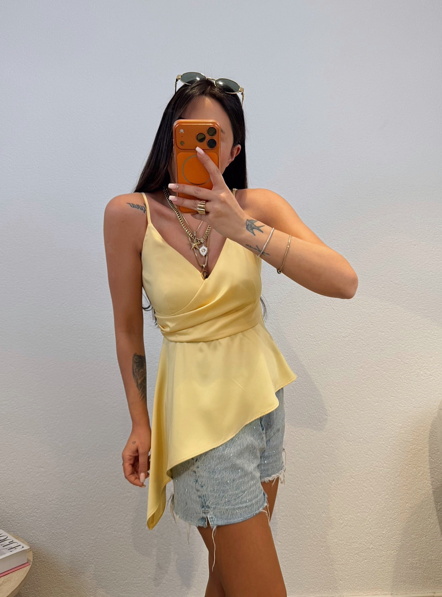 İp Askılı Asimetrik Saten Sarı Bluz