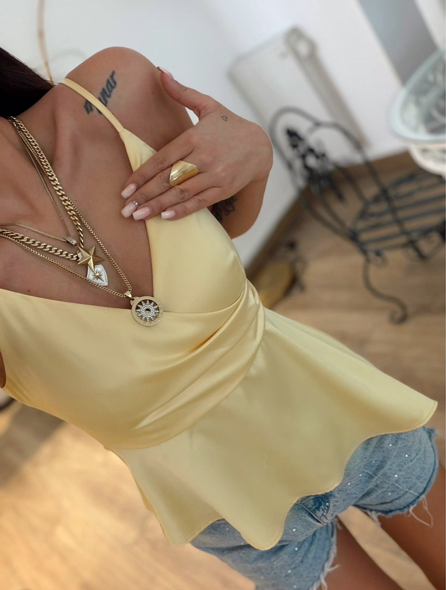 İp Askılı Asimetrik Saten Sarı Bluz