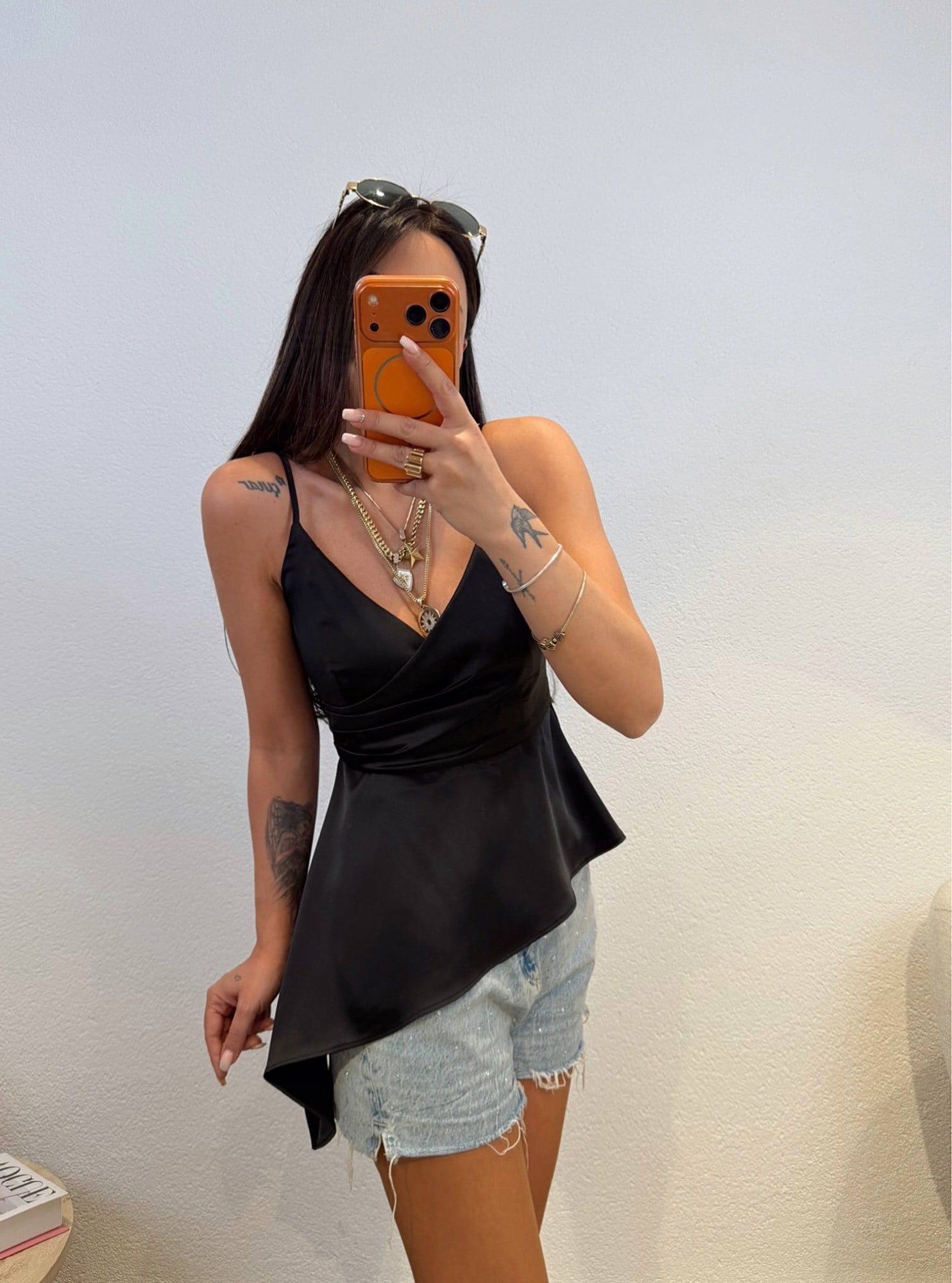 İp Askılı Asimetrik Saten Siyah Bluz