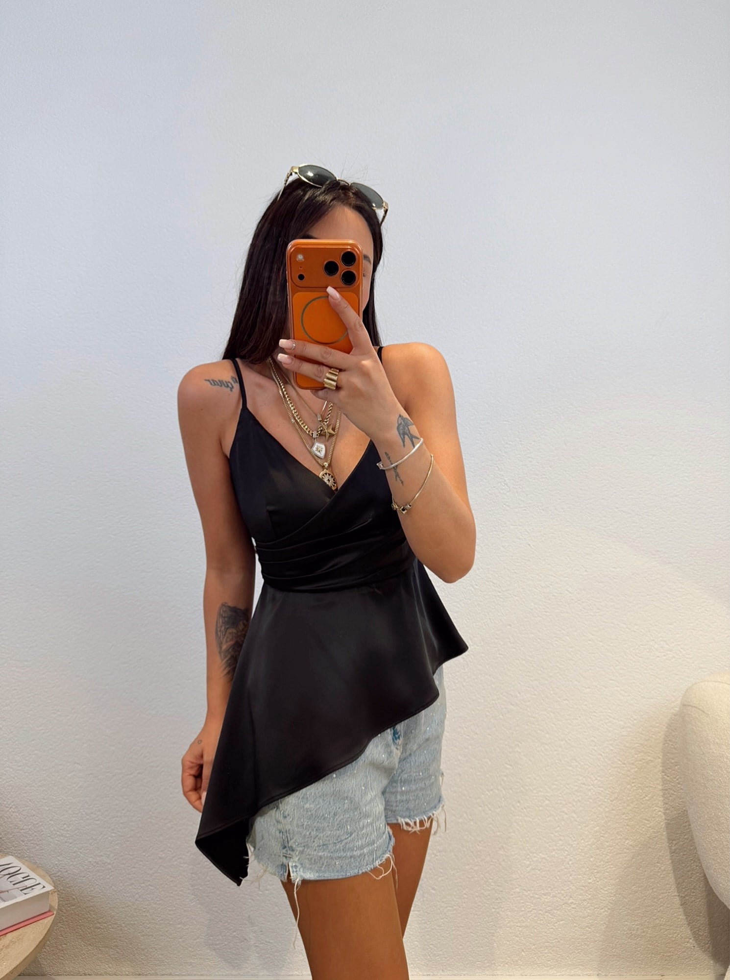 İp Askılı Asimetrik Saten Siyah Bluz