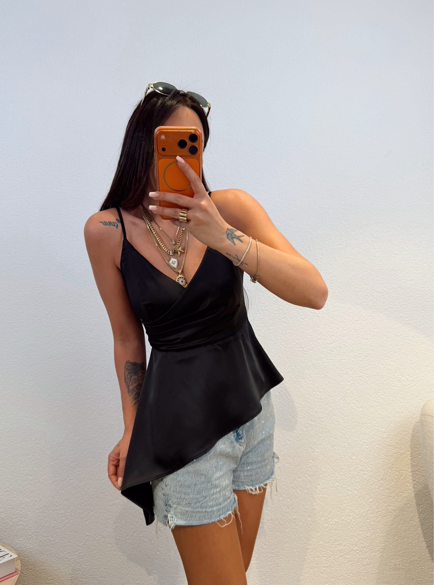 İp Askılı Asimetrik Saten Siyah Bluz