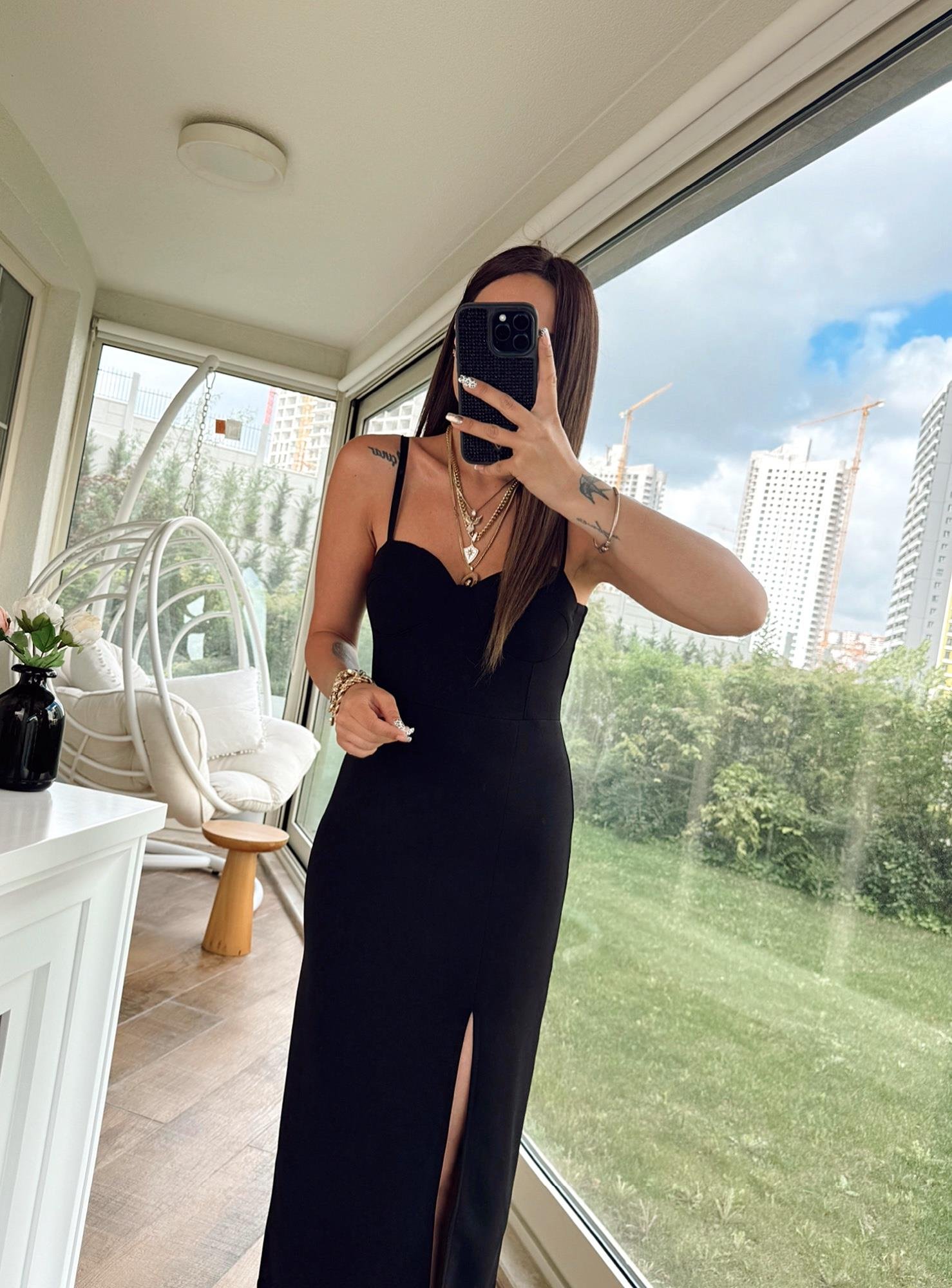 İp Askılı Göğüs Kuplu Yırtmaçlı Midi Elbise
