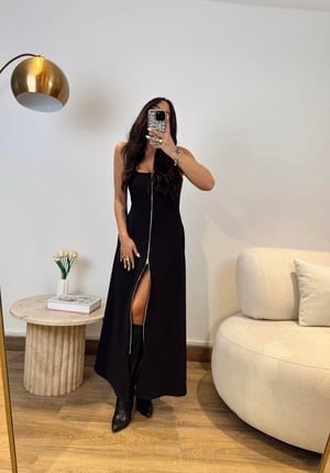 Kalın Askılı Boydan Fermuarlı Midi Boy Siyah Elbise