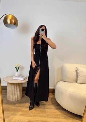 Kalın Askılı Boydan Fermuarlı Midi Boy Siyah Elbise