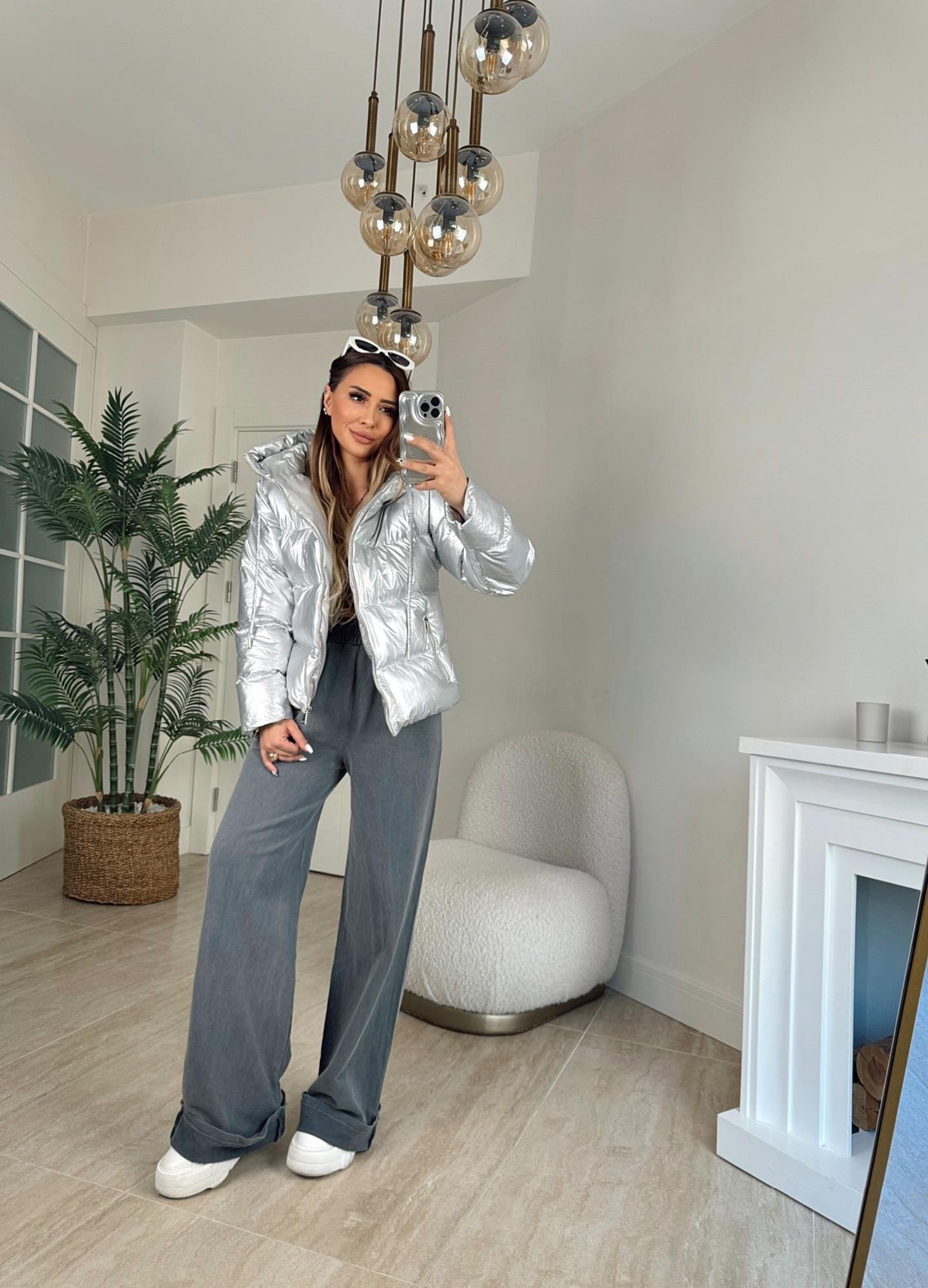 Kapişonlu Gümüş Varaklı Şişme Mont