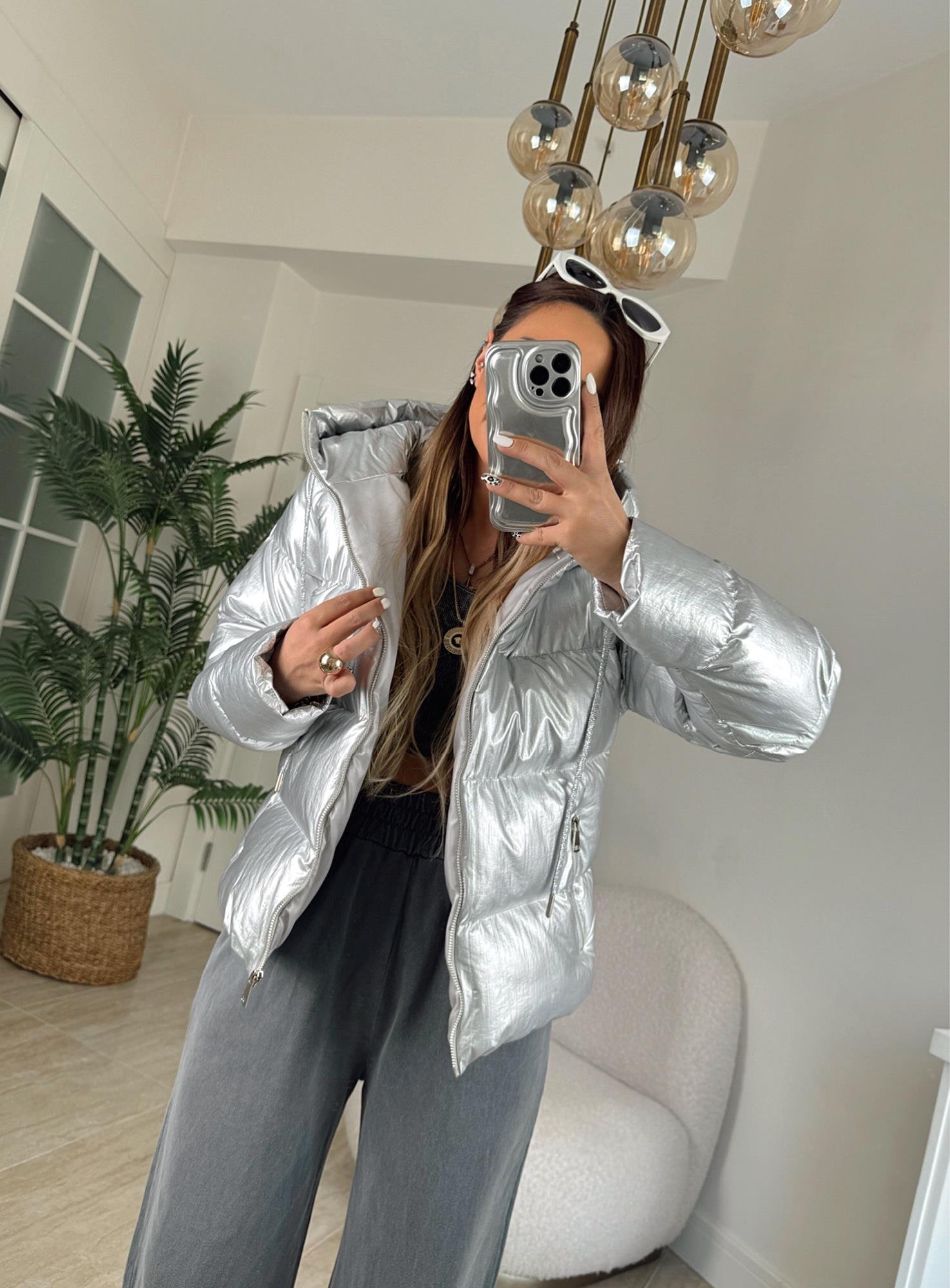 Kapişonlu Gümüş Varaklı Şişme Mont