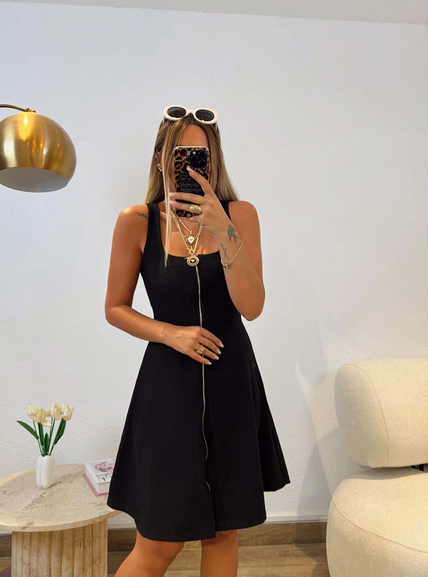 Kare Yaka Fermuarlı Siyah Mini Elbise