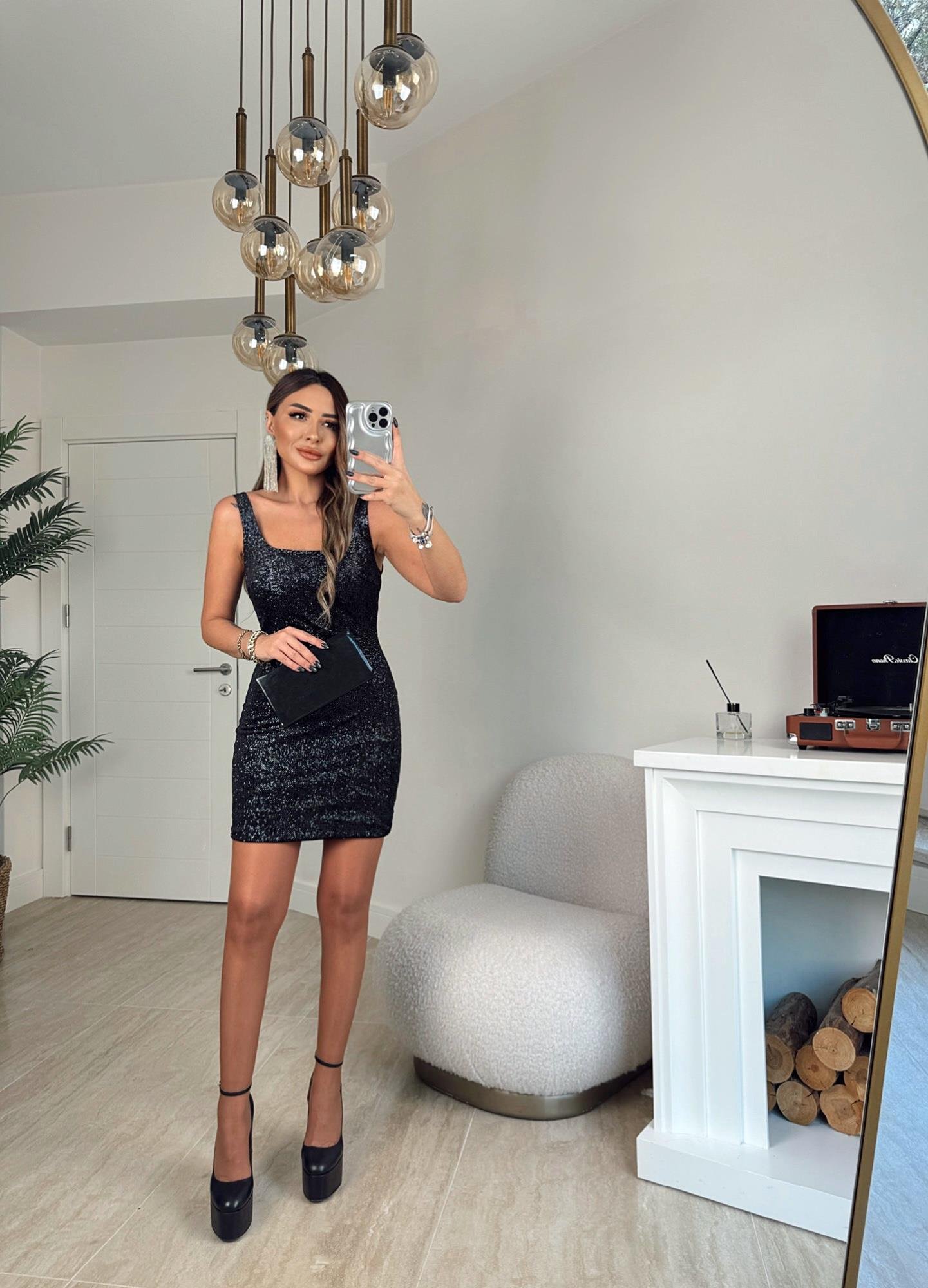 Kare Yaka Gümüş Simli Kadife Mini Elbise