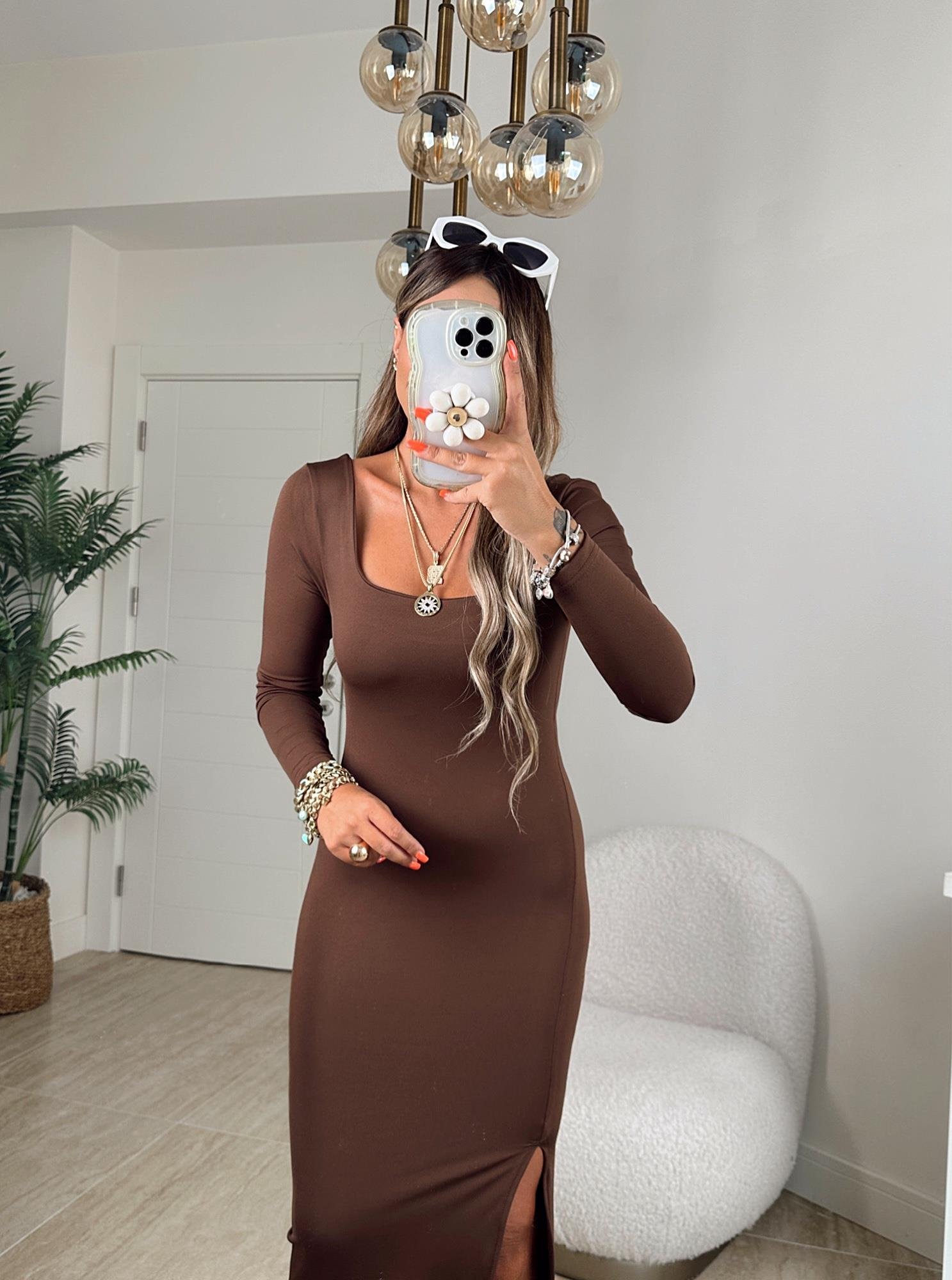 Kare Yaka Sandy Yırtmaçlı Kahve Midi Elbise
