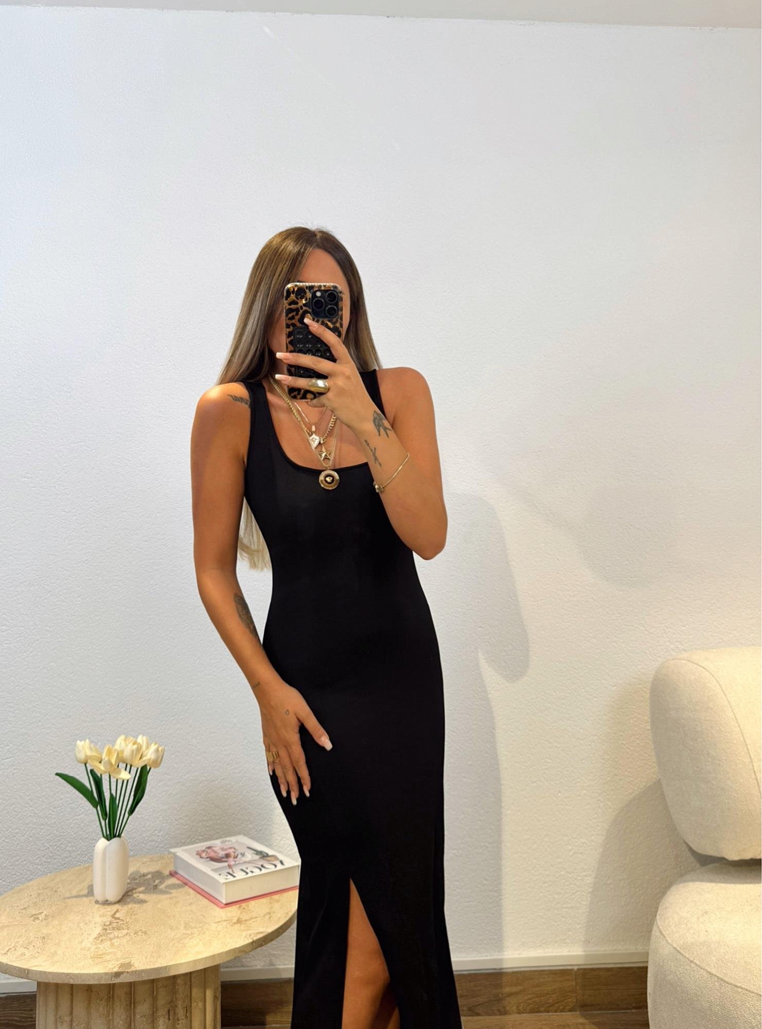 Kare Yaka Toparlayıcı Yırtmaçlı Midi Boy Elbise