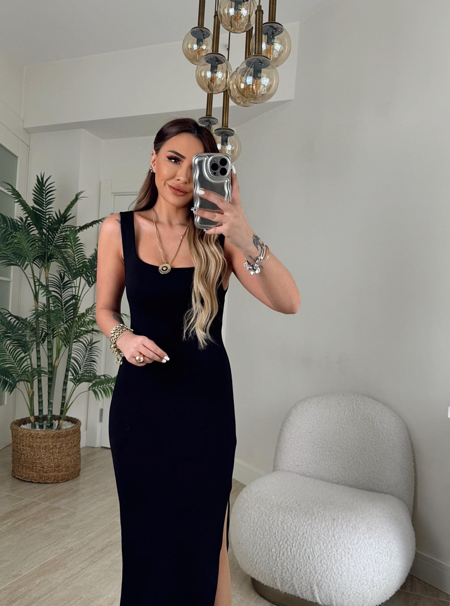 Kare Yaka Yanı Yırtmaçlı Toparlayıcı Midi Elbise