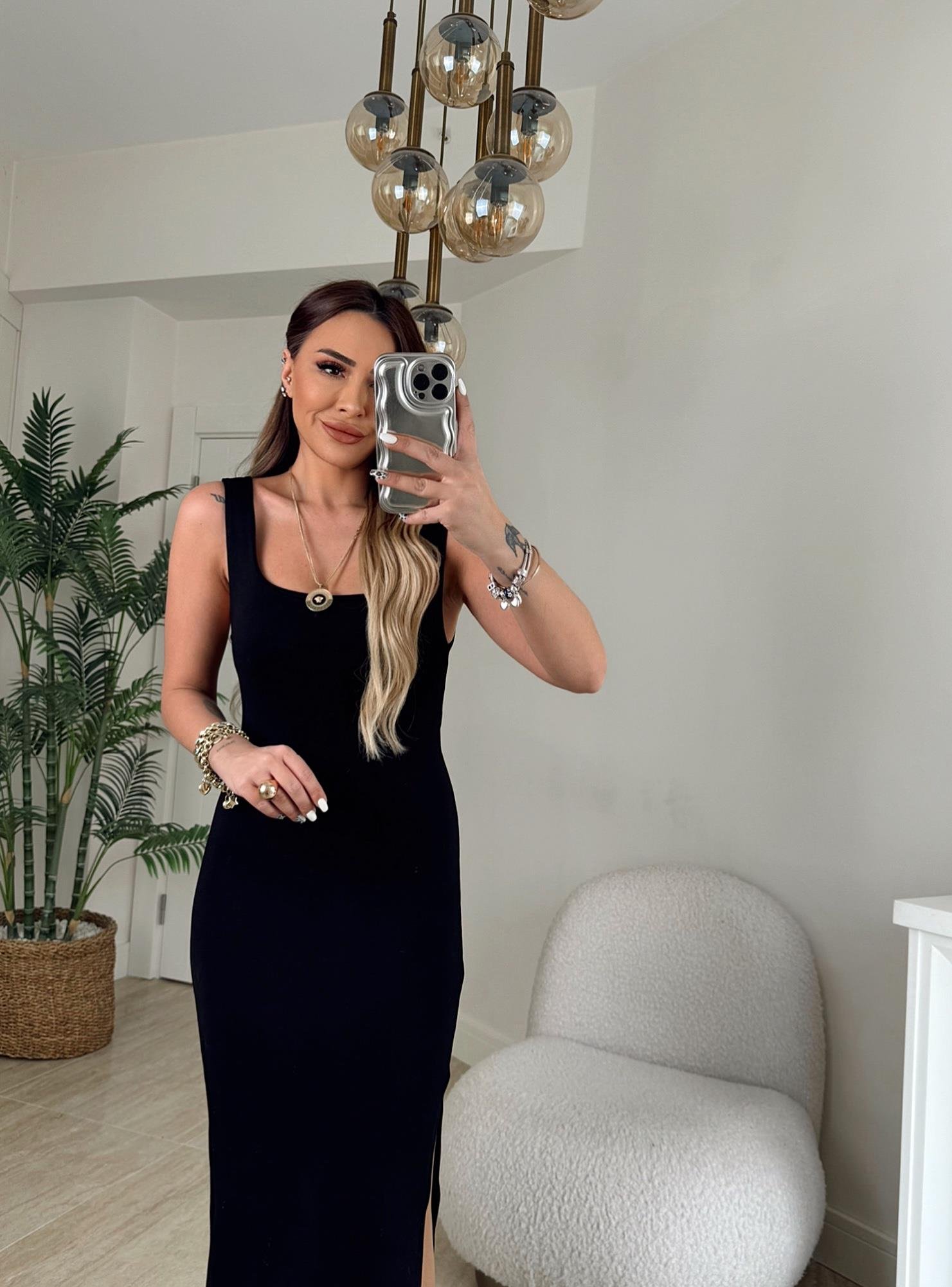 Kare Yaka Yanı Yırtmaçlı Toparlayıcı Midi Elbise