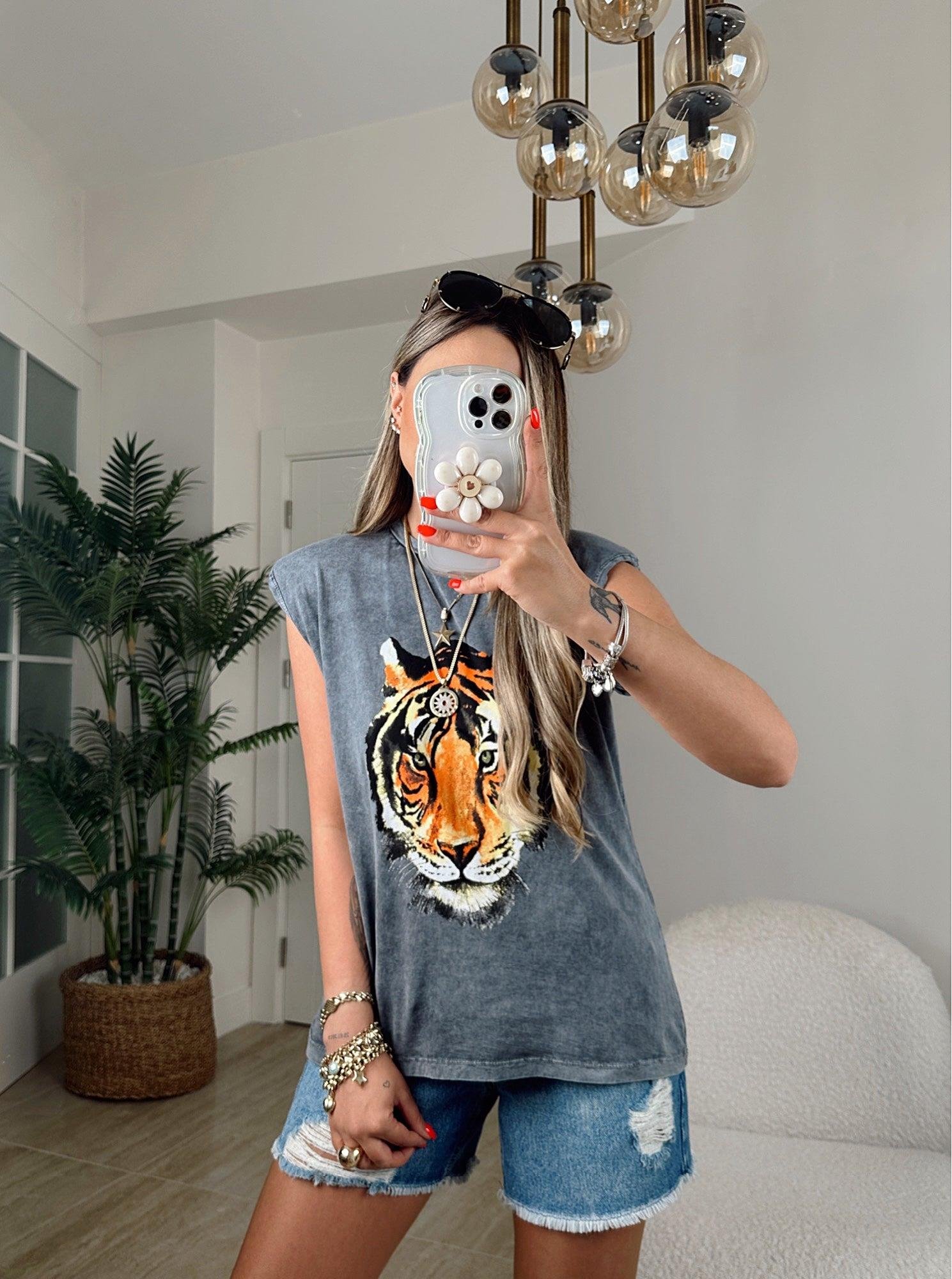 Karol Mom Kalıp Yırtıklı Jean Şort