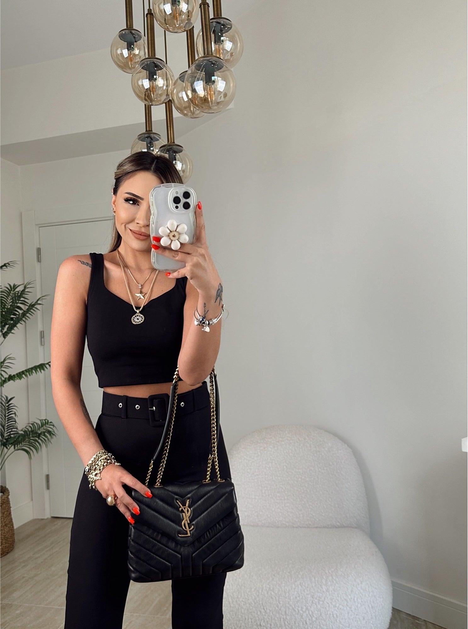 Karol Öpücük Yaka Çift Kat Siyah Badi