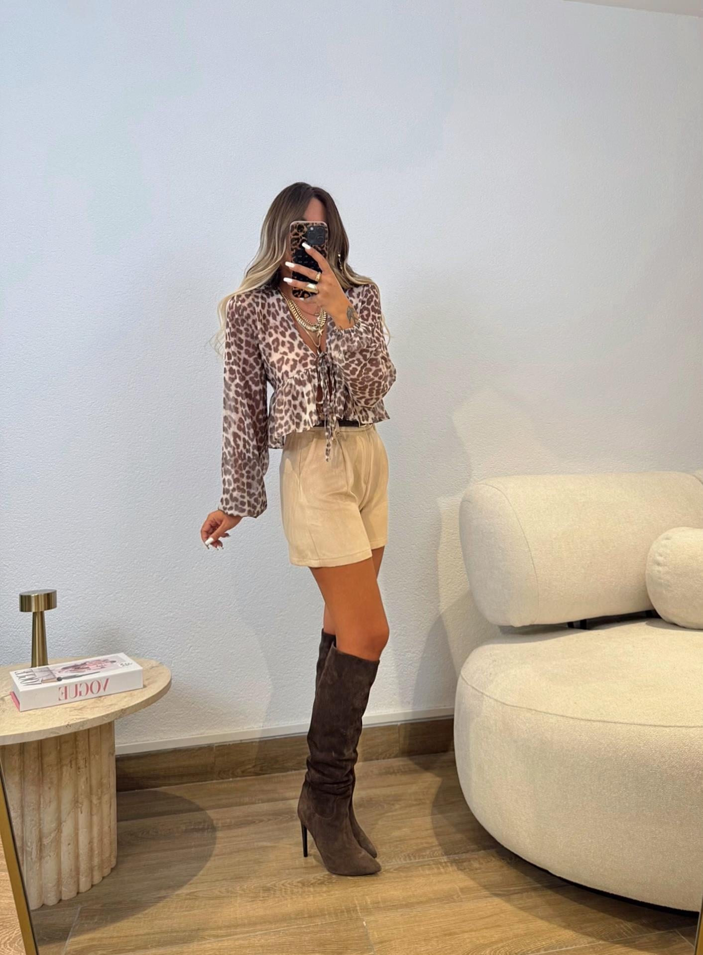 Kemerli Nubuk Mini Şort