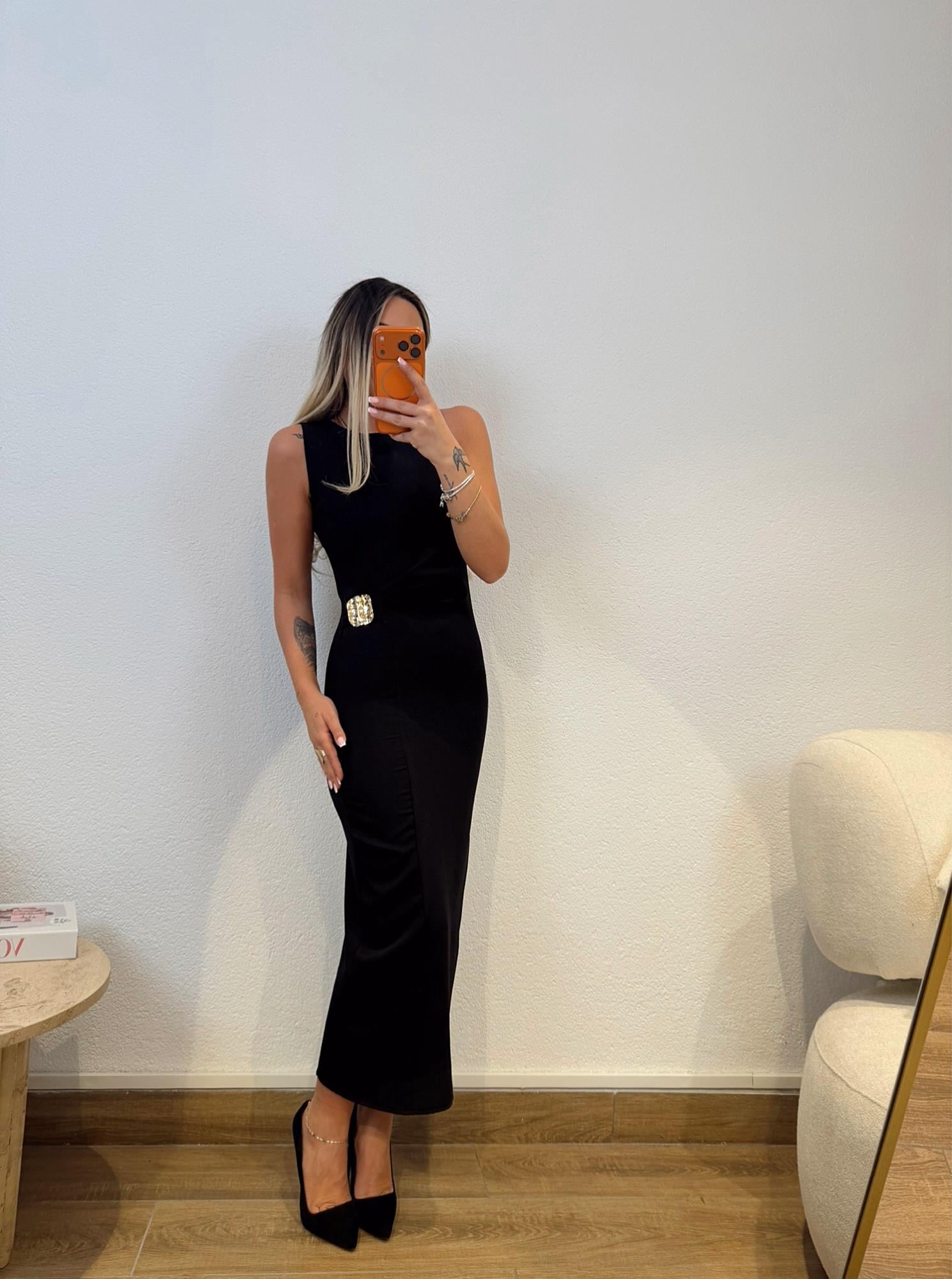Kolsuz Aksesuarlı Crep Elbise 