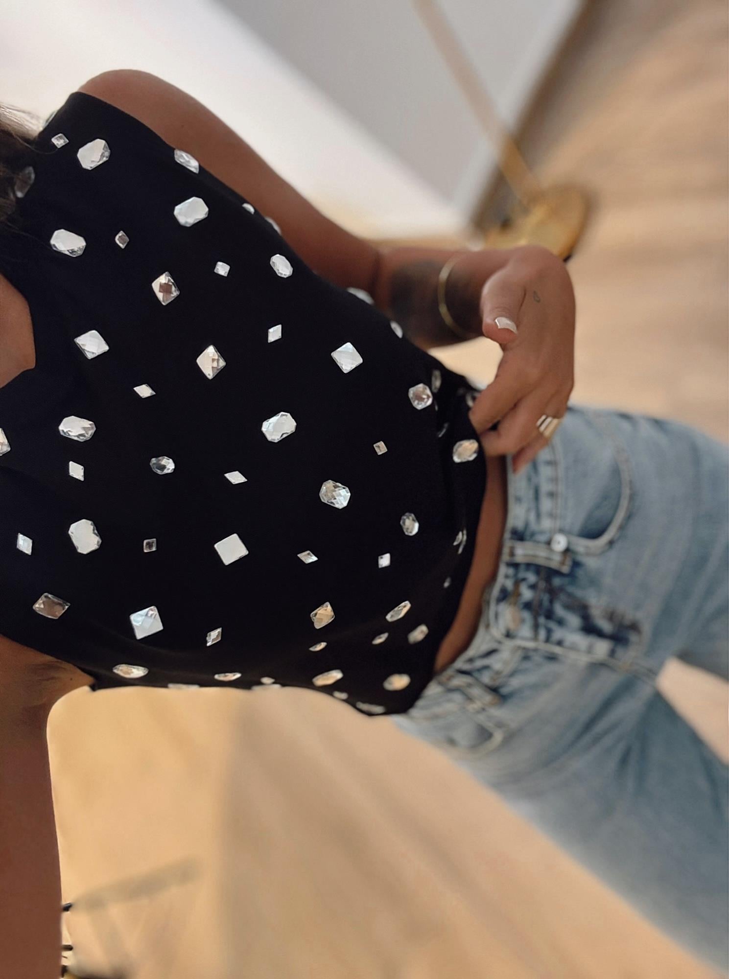 Kolsuz Damla Taşlı Siyah Crop Tshirt