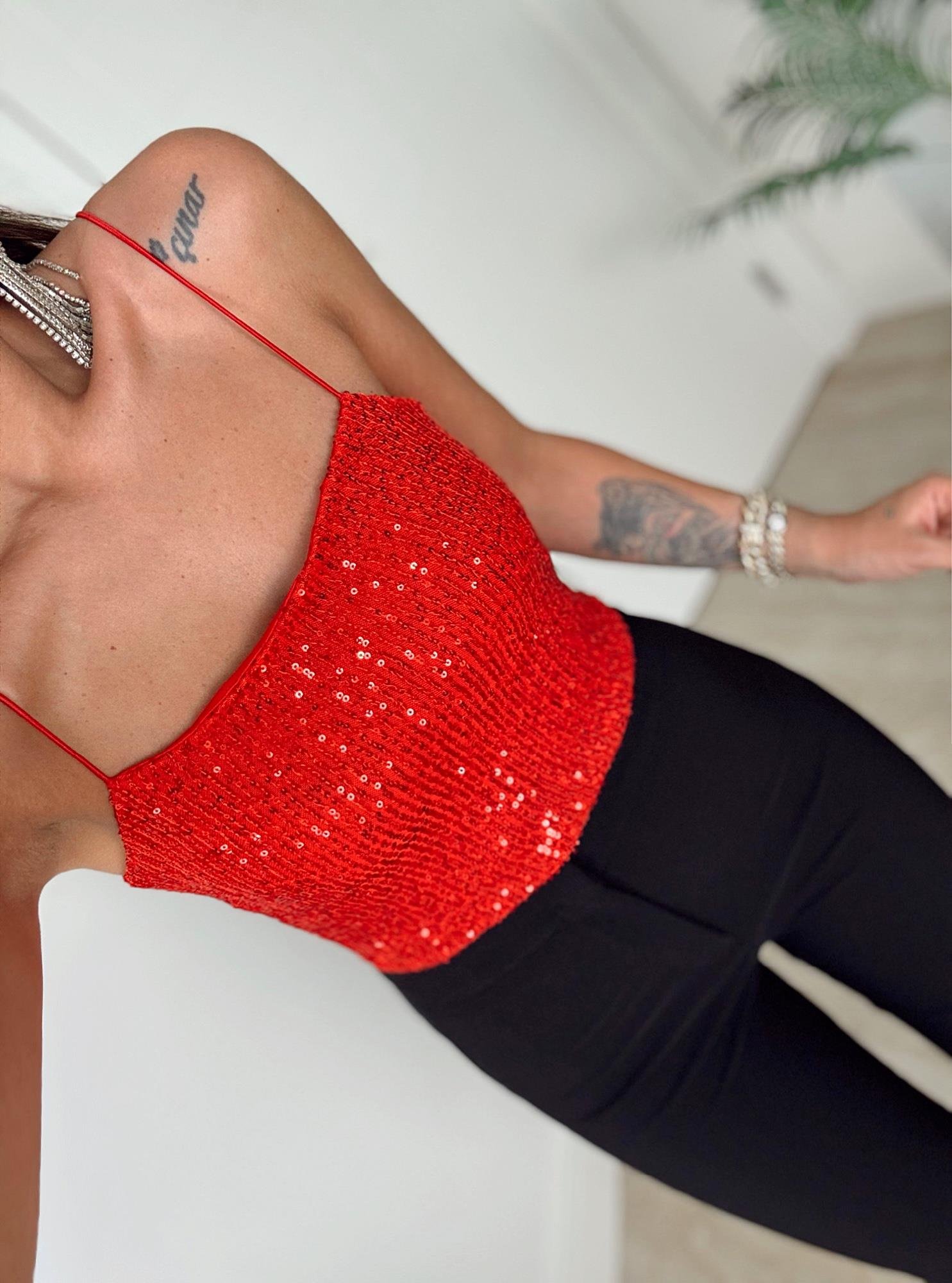 Lastik Askılı Kırmızı Payet Crop