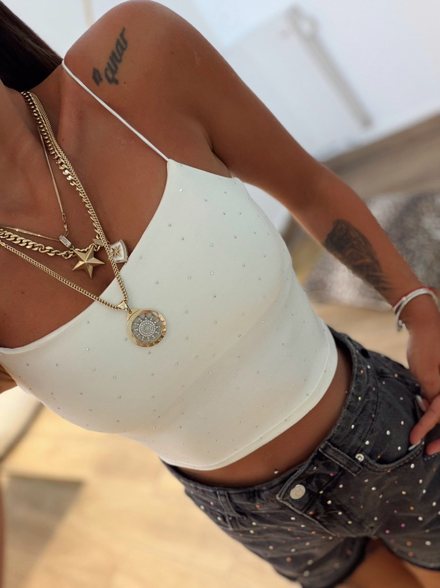 Lastik Askılı Taşlı Beyaz Crop