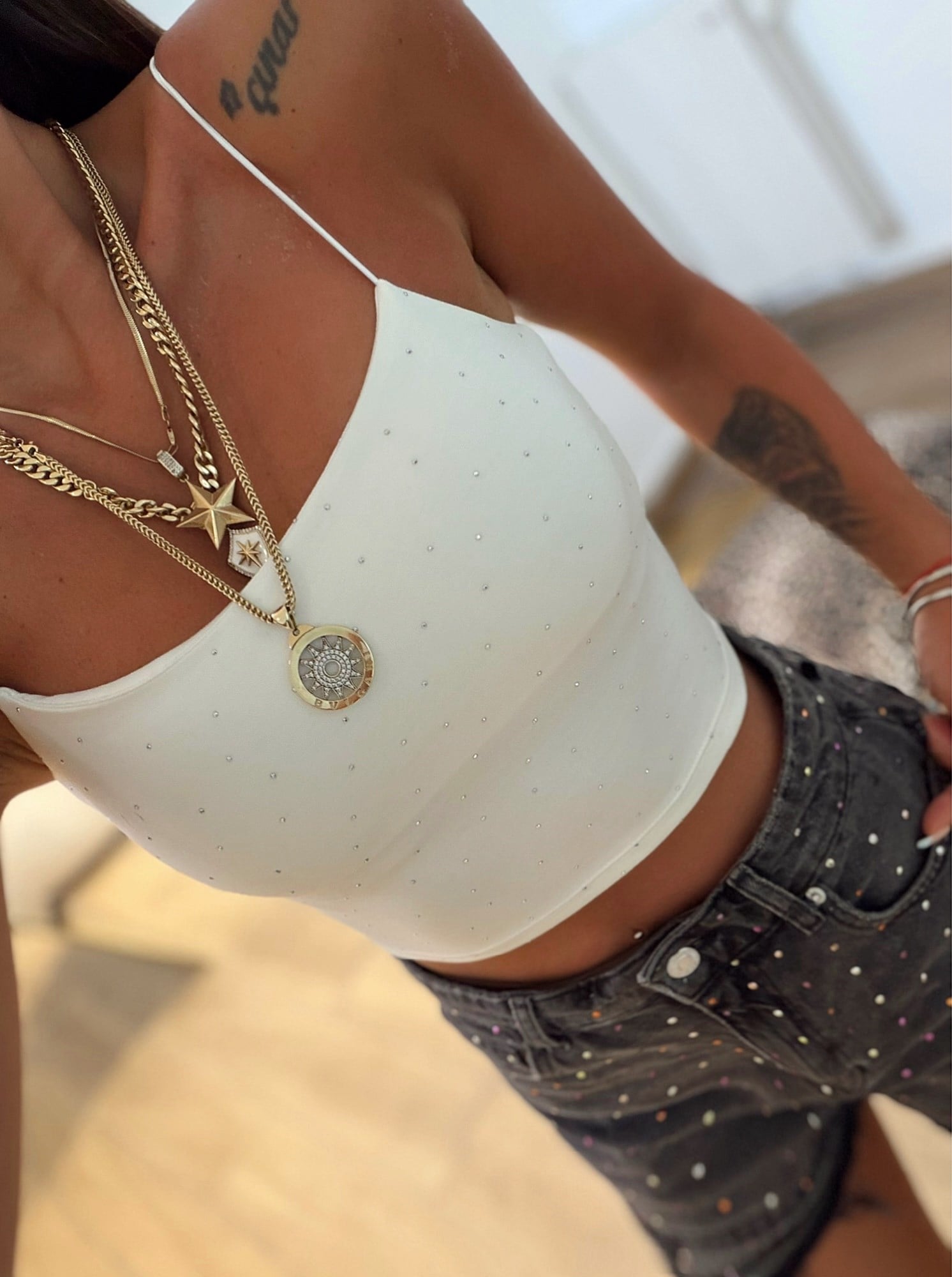 Lastik Askılı Taşlı Beyaz Crop