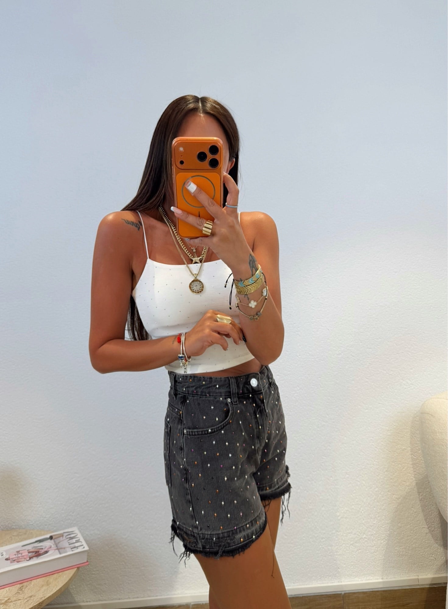 Lastik Askılı Taşlı Beyaz Crop