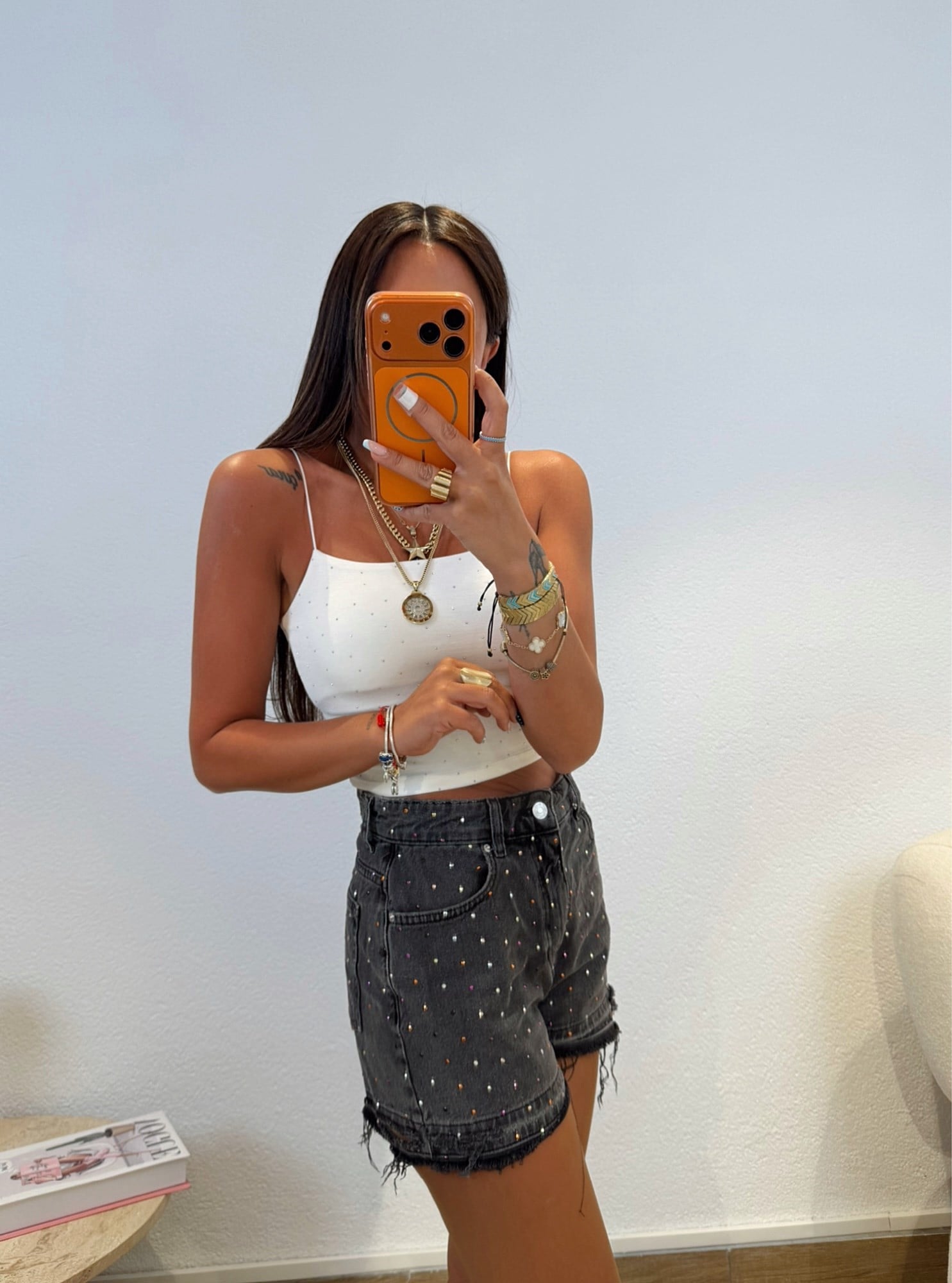 Lastik Askılı Taşlı Beyaz Crop