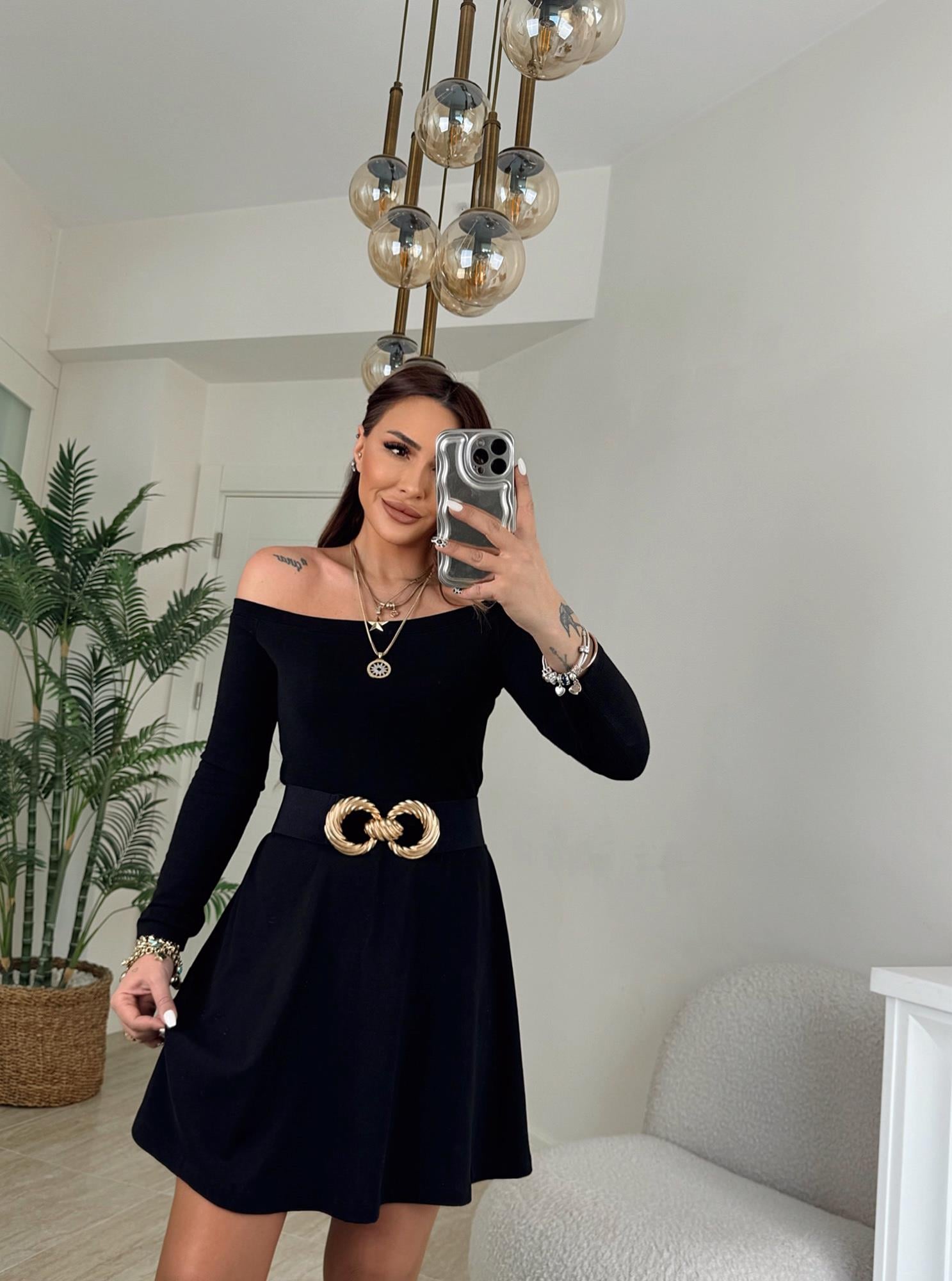 Madonna Yaka Kloş Siyah Elbise
