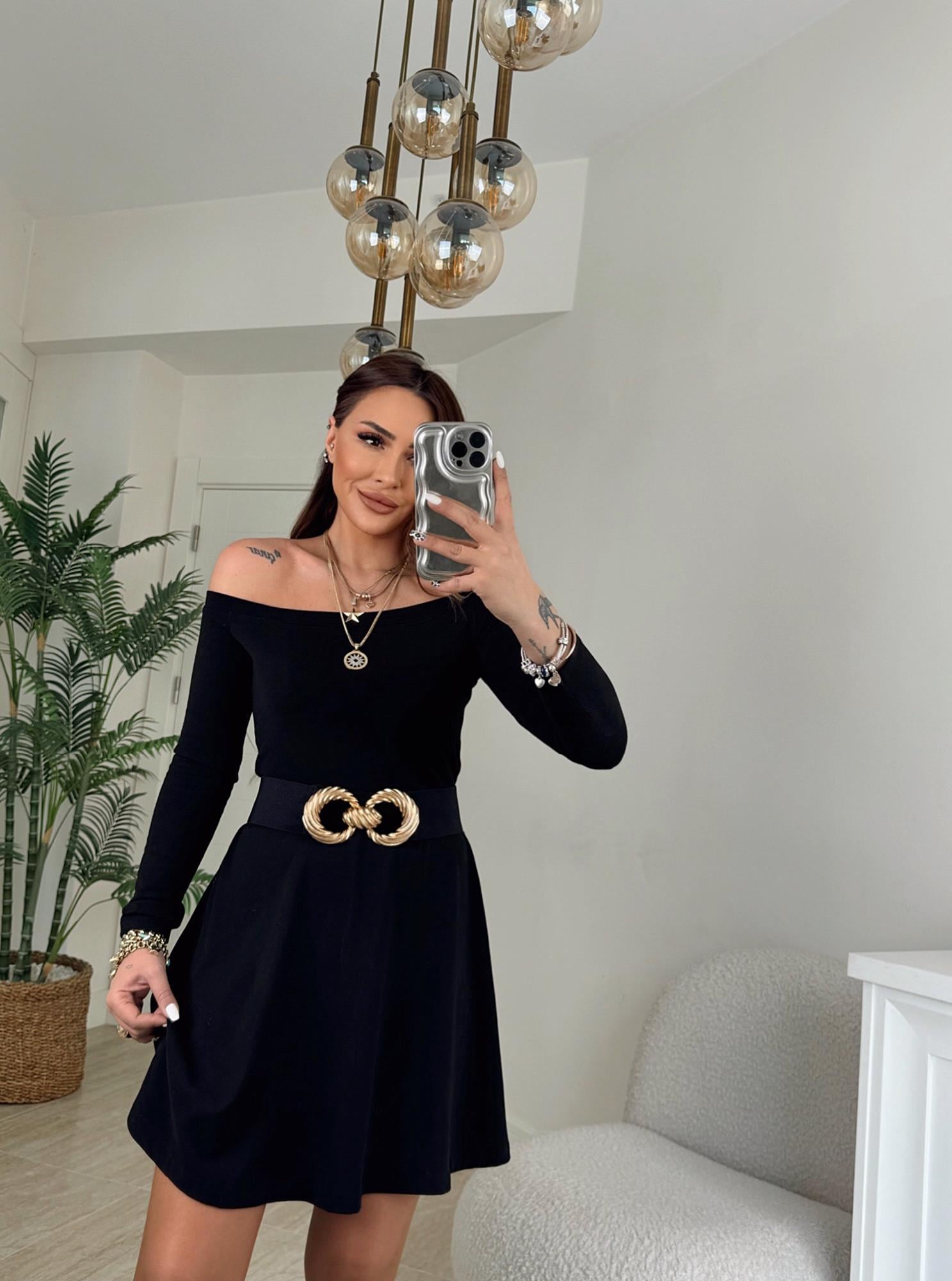Madonna Yaka Kloş Siyah Elbise