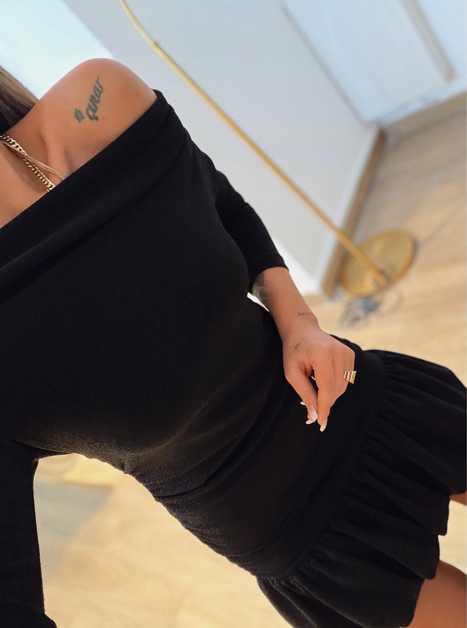 Madonna Yaka Simli Mini Elbise