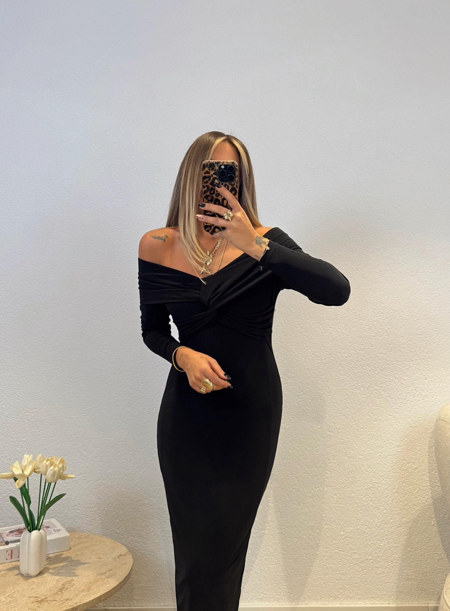 Madonna Yaka Siyah Midi Elbise