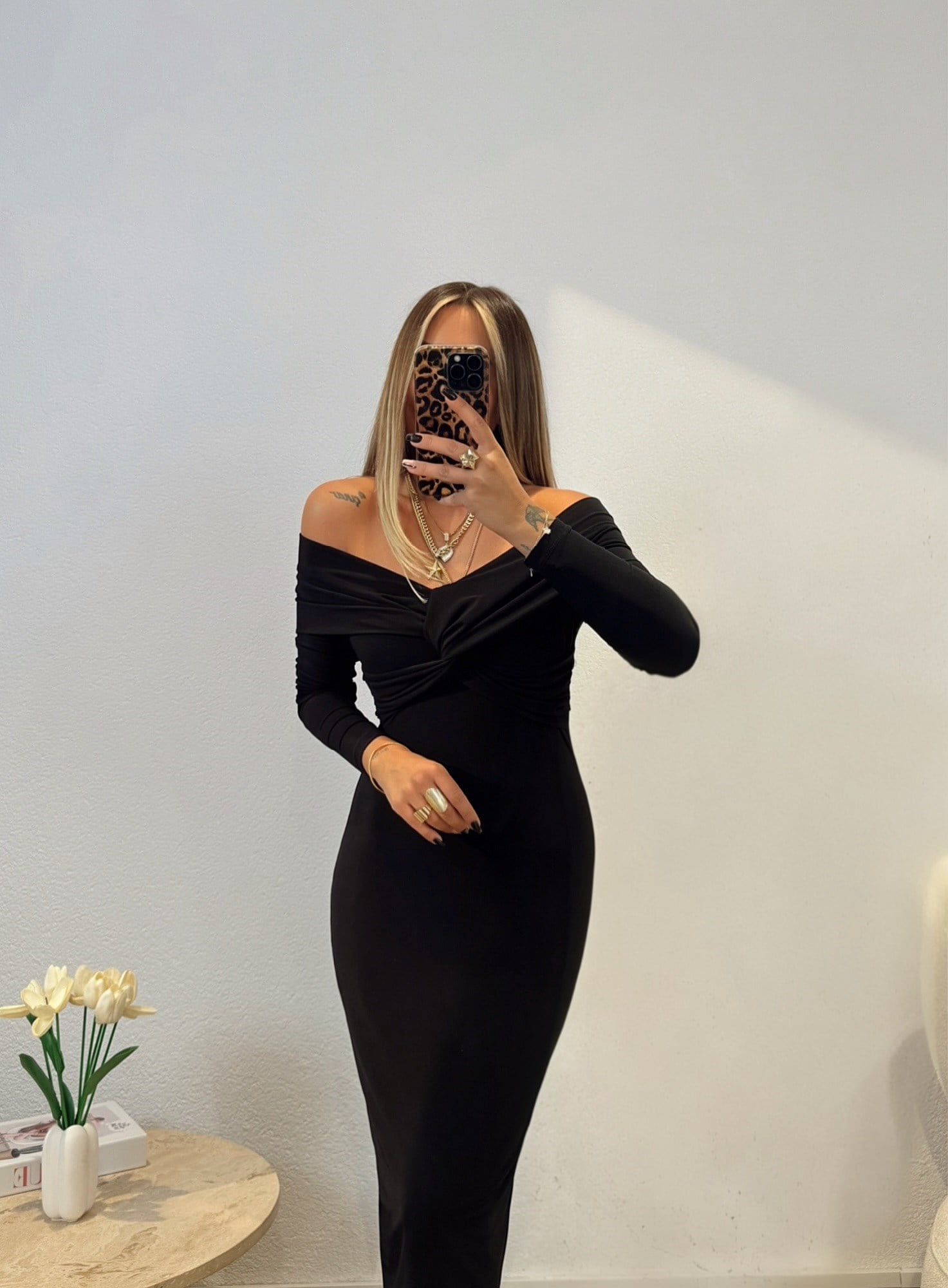Madonna Yaka Siyah Midi Elbise