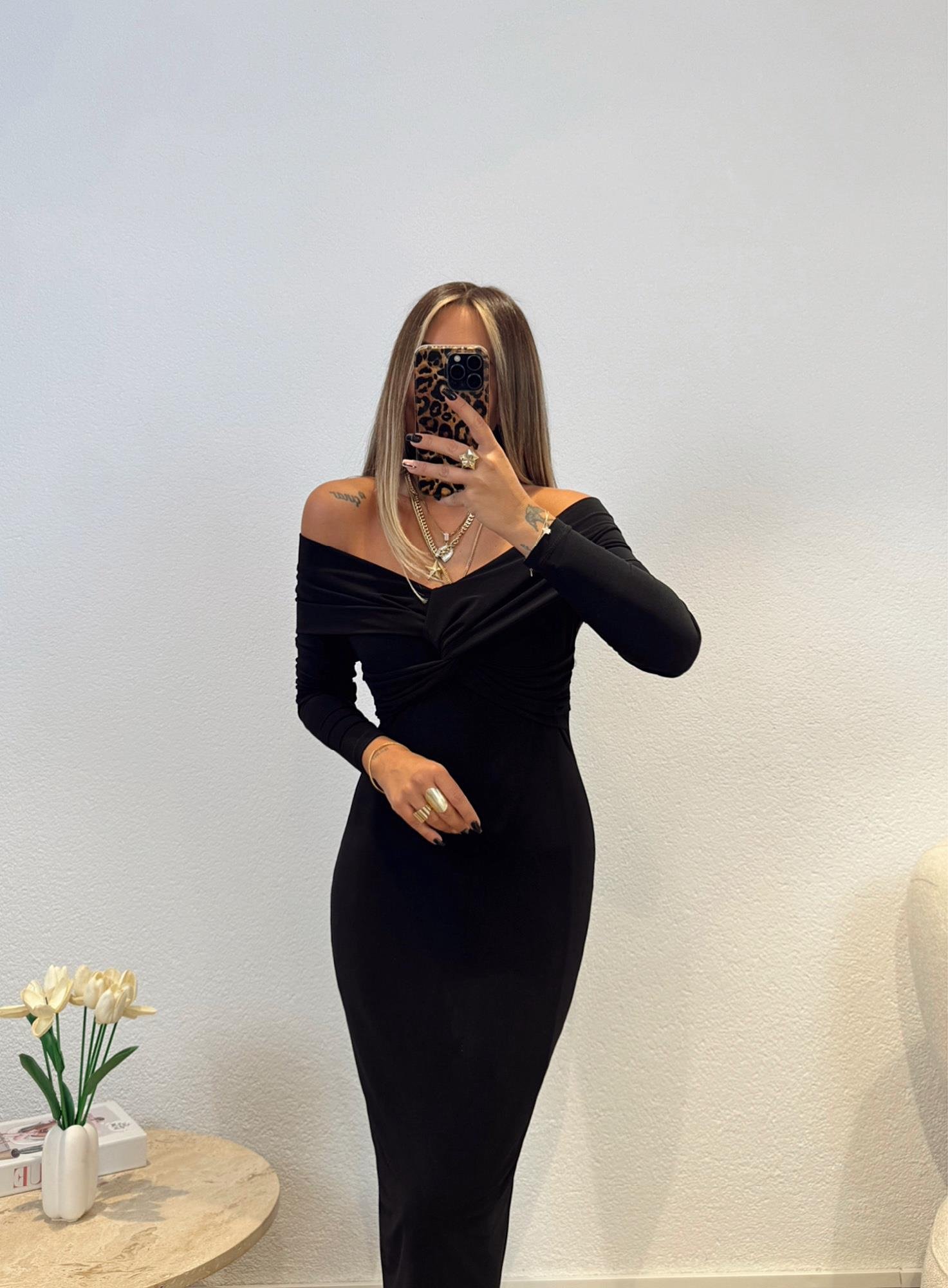 Madonna Yaka Siyah Midi Elbise