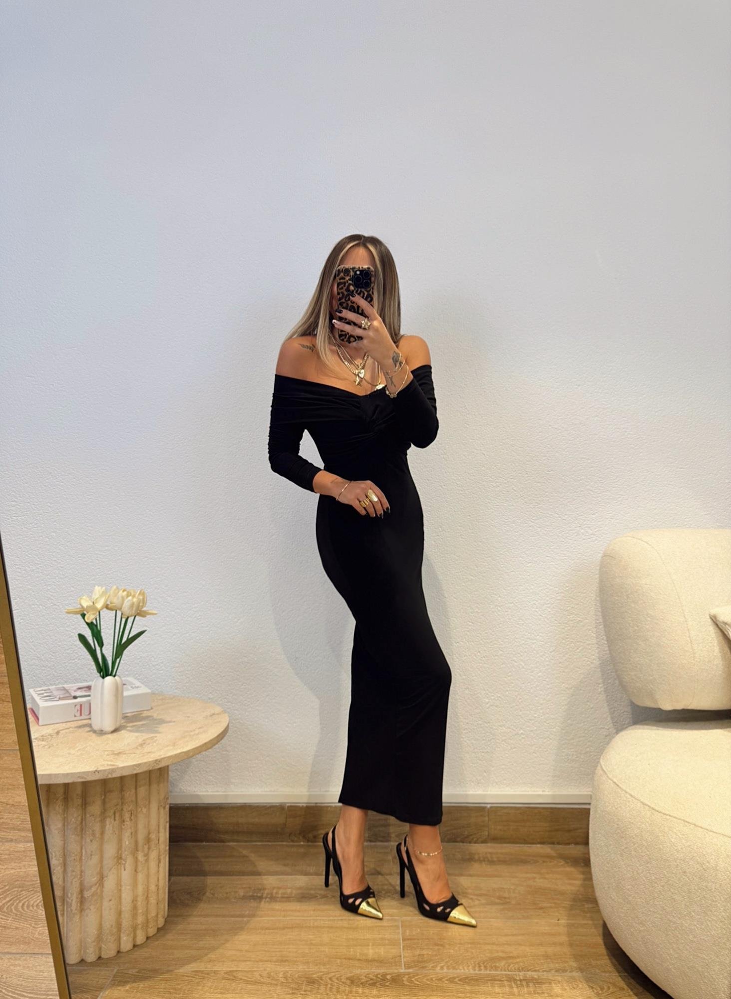 Madonna Yaka Siyah Midi Elbise