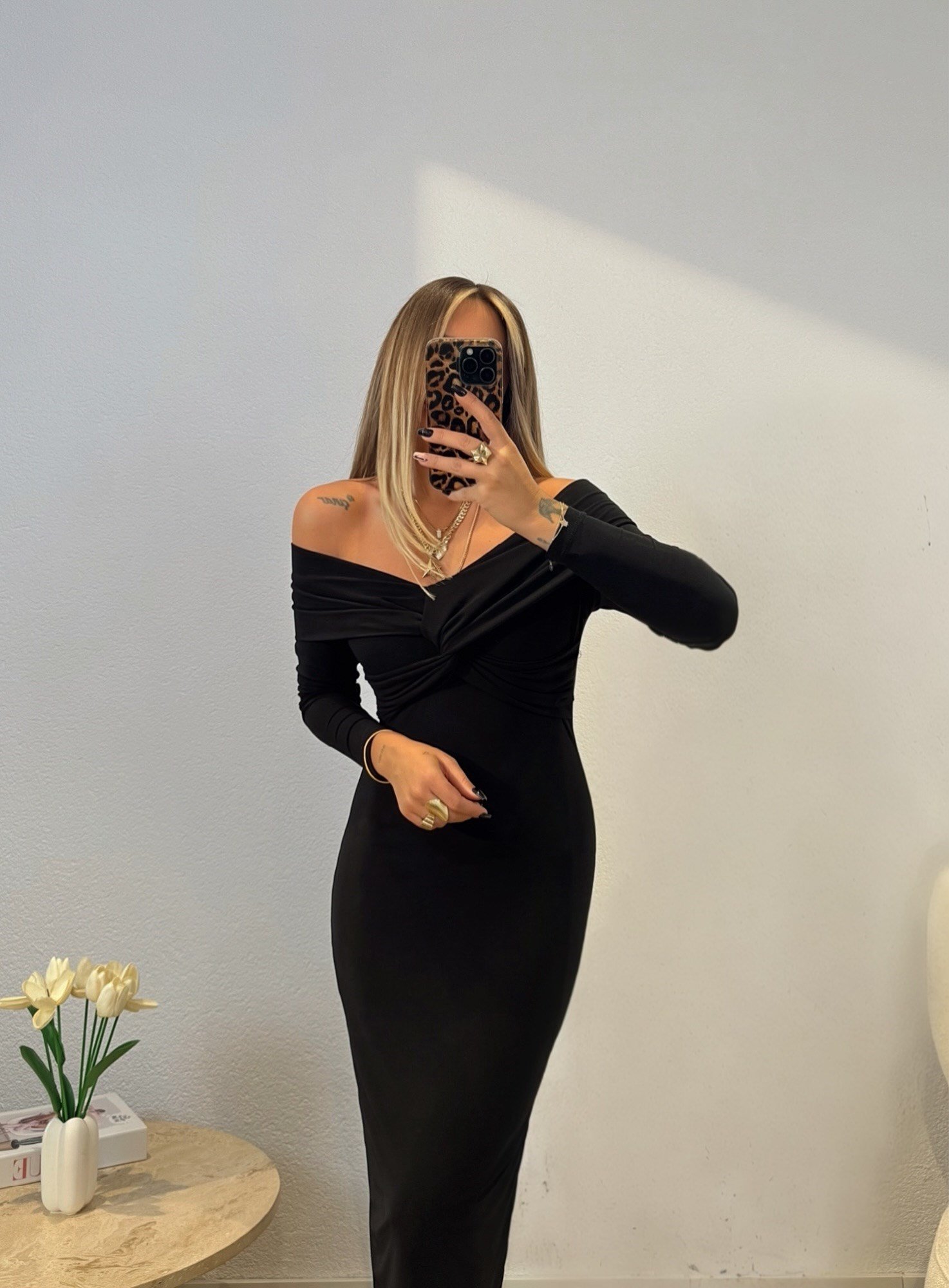 Madonna Yaka Siyah Midi Elbise