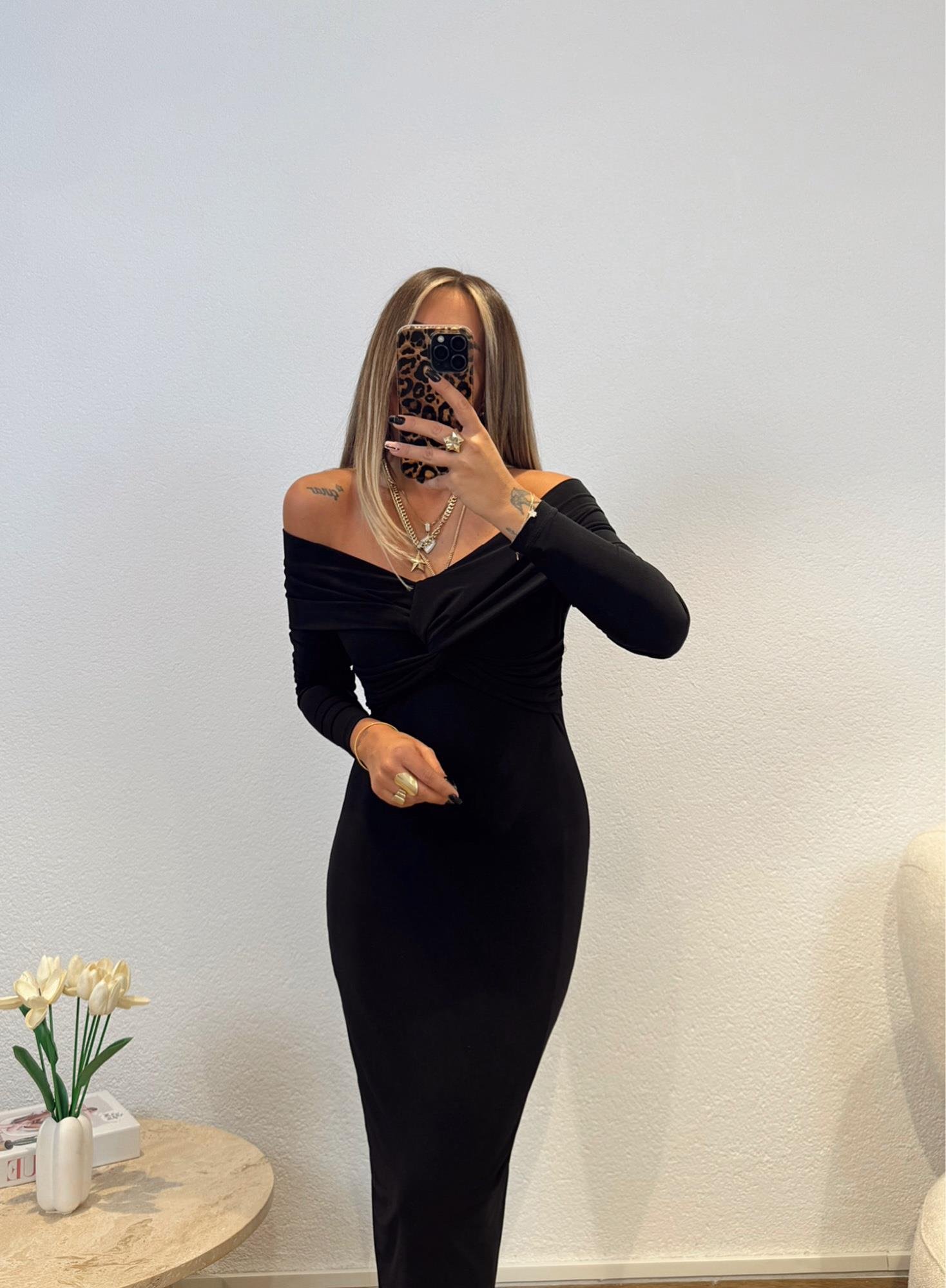 Madonna Yaka Siyah Midi Elbise