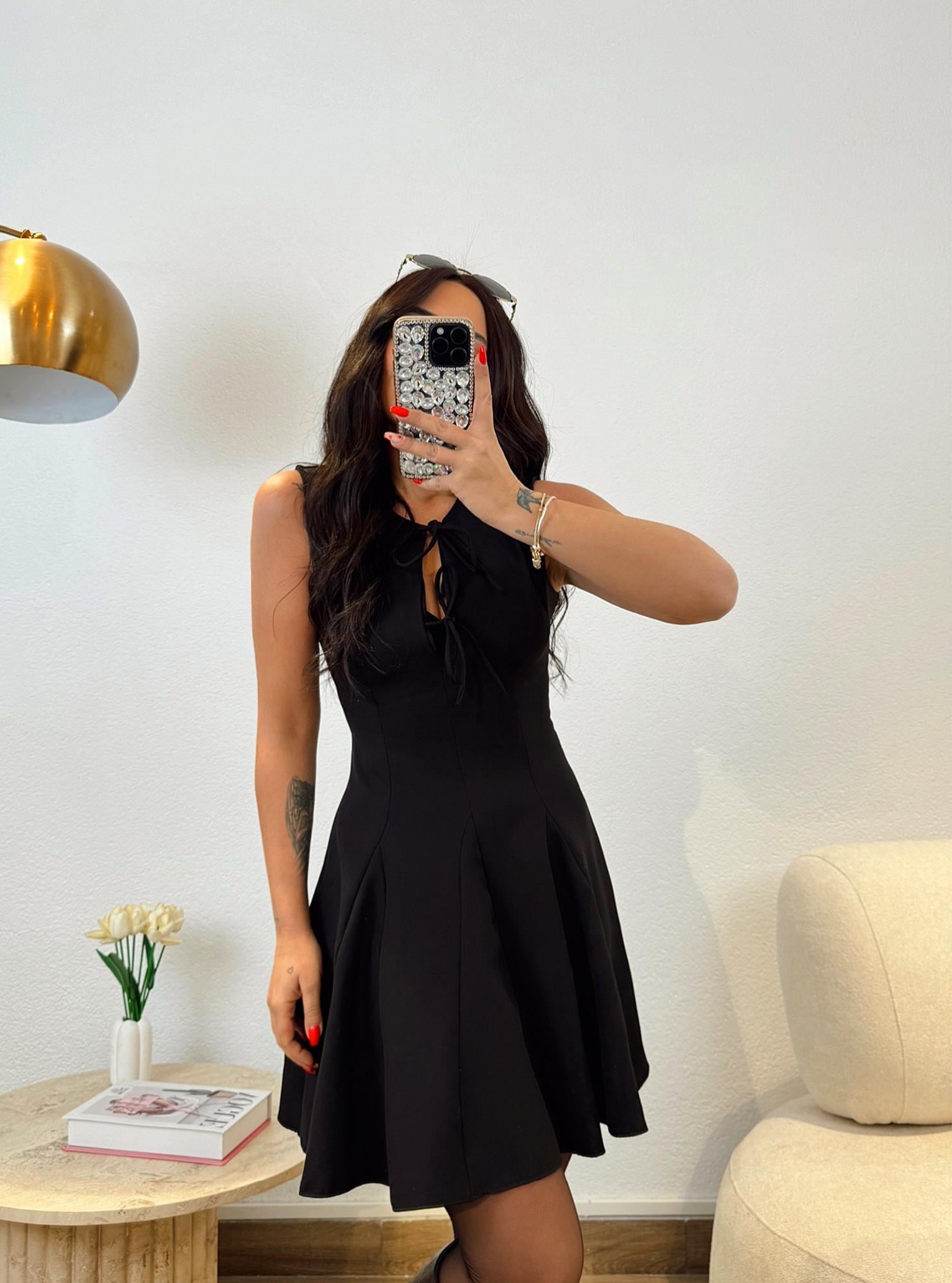 Marka Model Önü Bağcıklı Mini Elbise