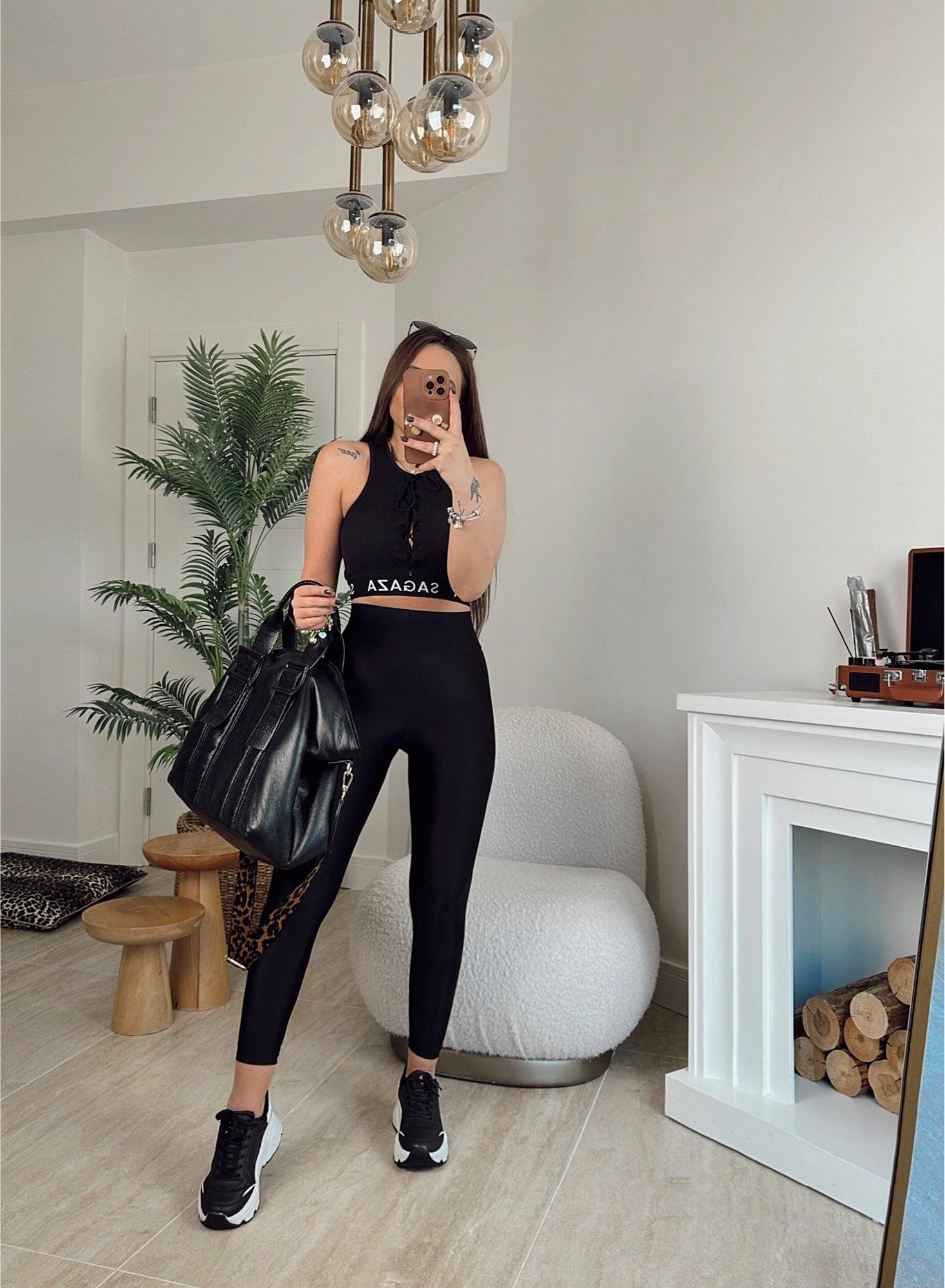 Marka Model Önü Çapraz Siyah Crop