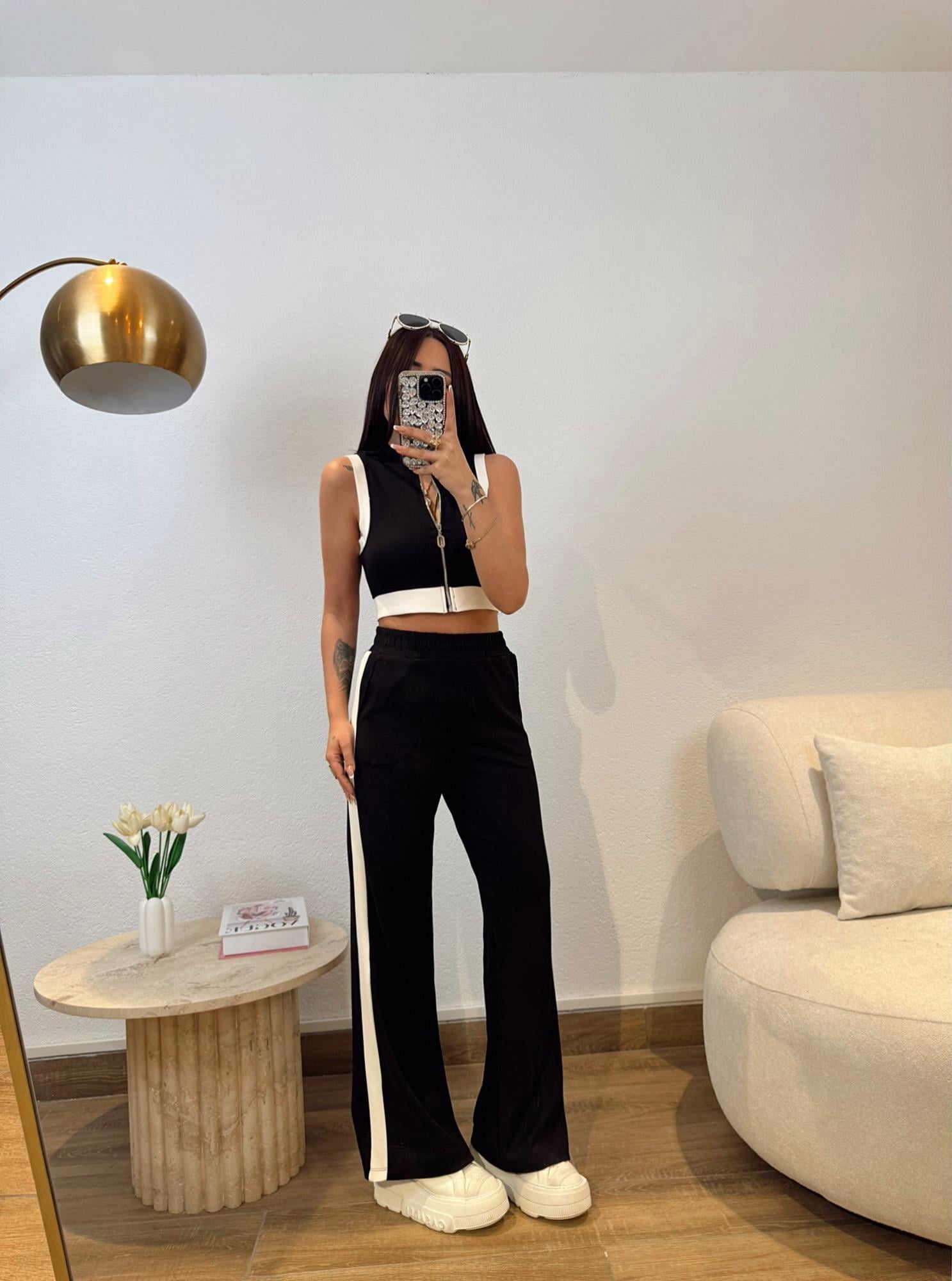 Marka Model Şeritli Siyah Eşofman Takımı