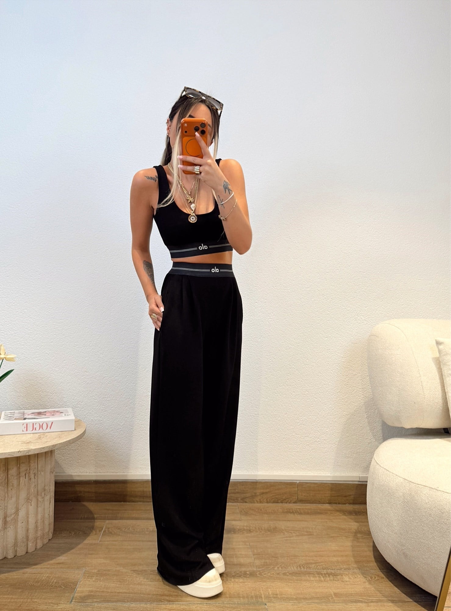 Marka Model Siyah Takım