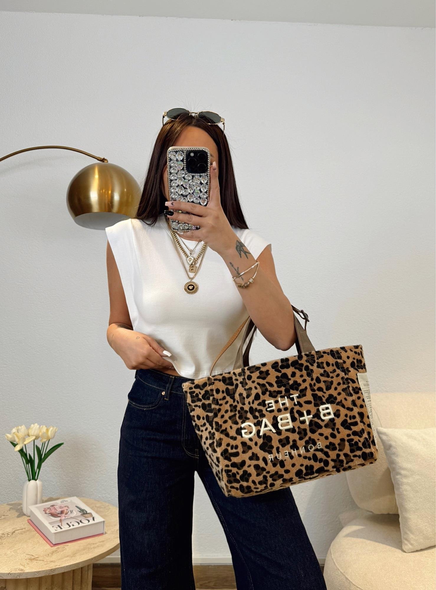 Omuz Detay Pamuklu Beyaz Crop Tshirt